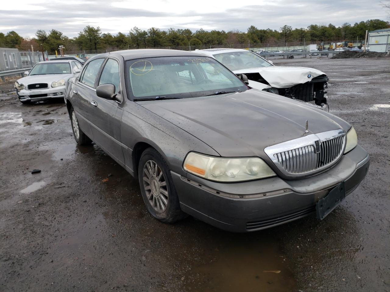 LINCOLN TOWN CAR E 2003 with VIN 1LNHM81W03Y636282 - Photo from auction