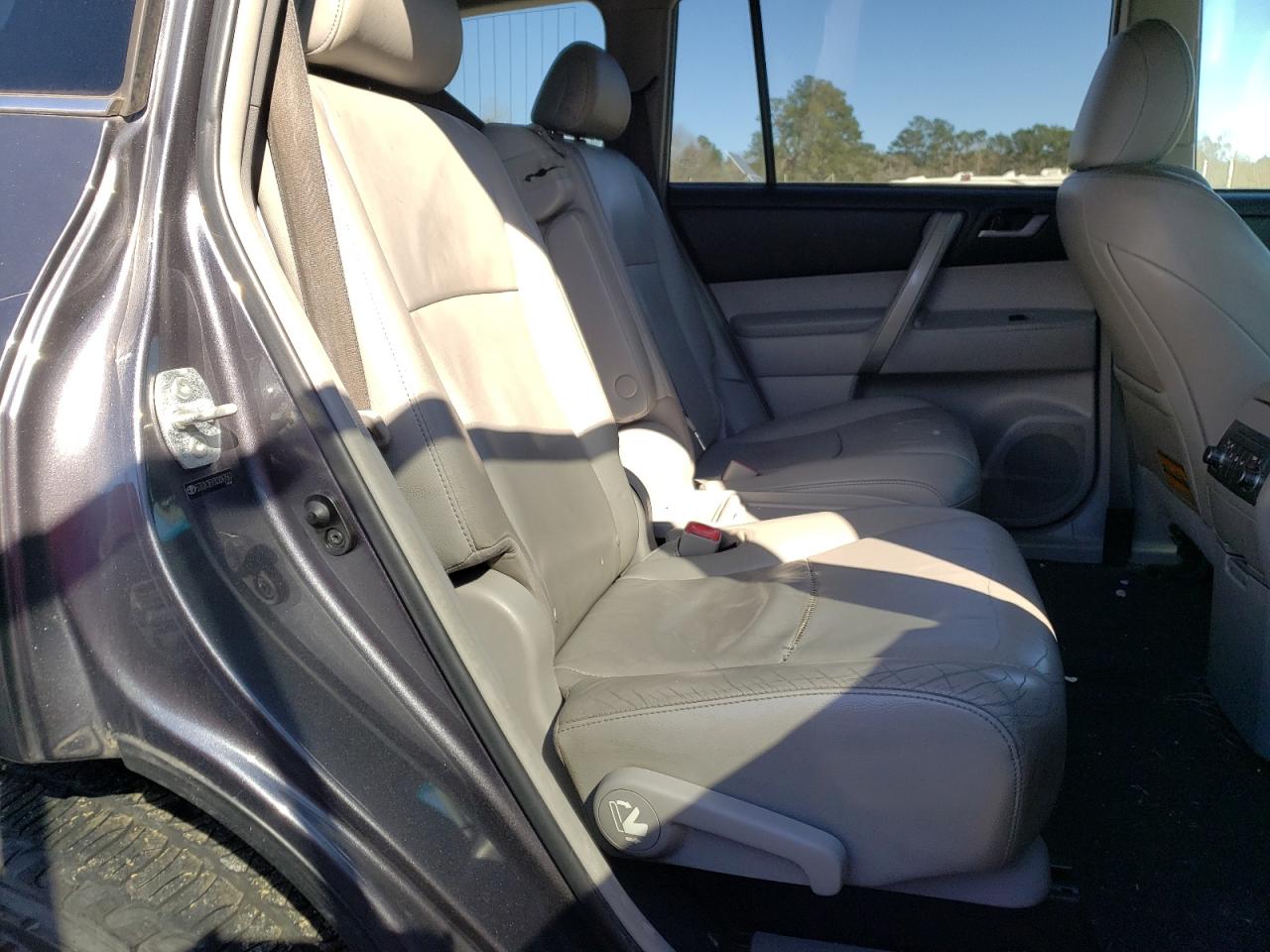 Photo 6 from auction – 2012 TOYOTA HIGHLANDER with VIN 5TDZK3EH0CS083562