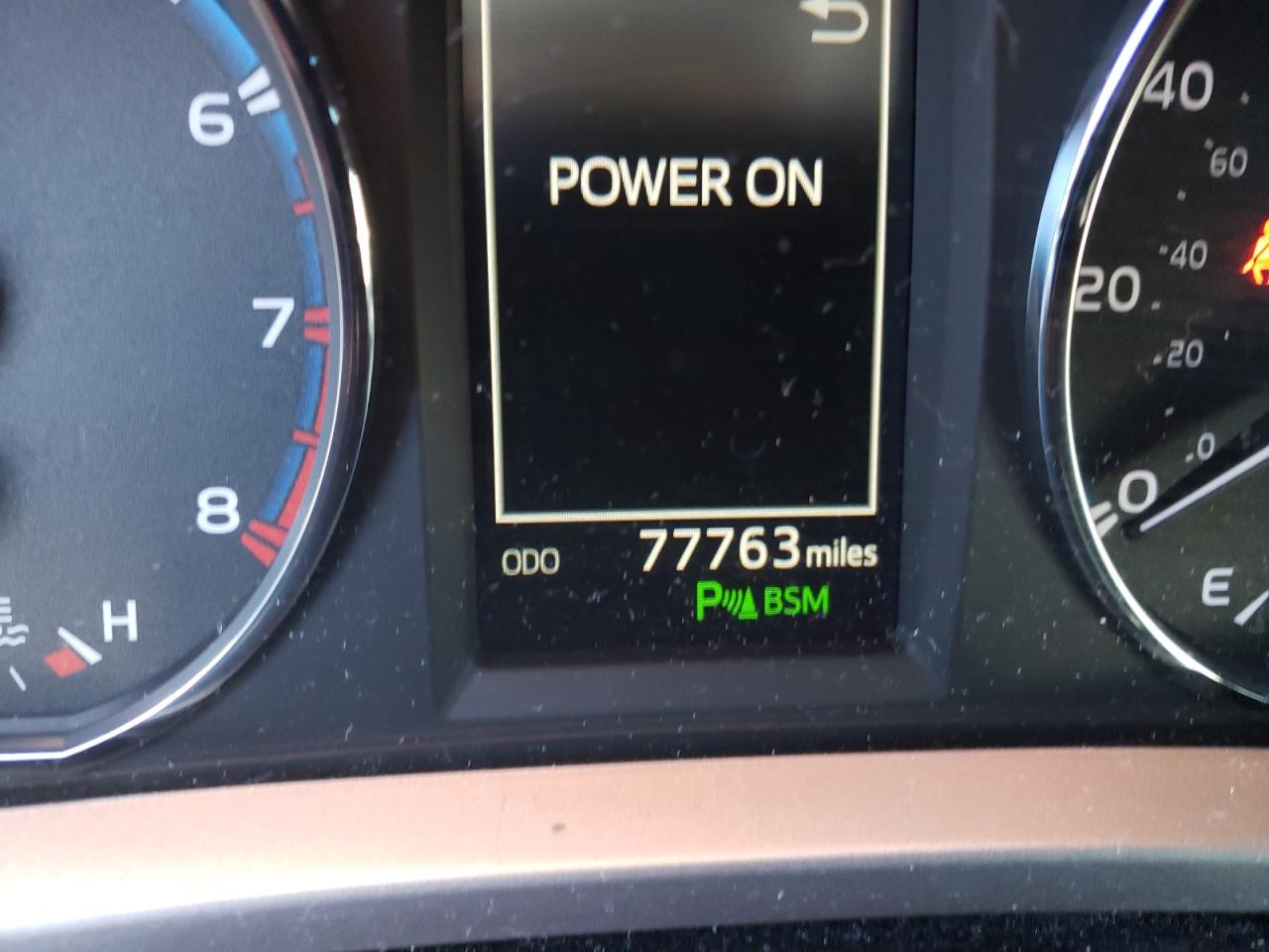 Photo 8 from auction – 2018 TOYOTA RAV4 LIMIT with VIN JTMDFREV0JD238482