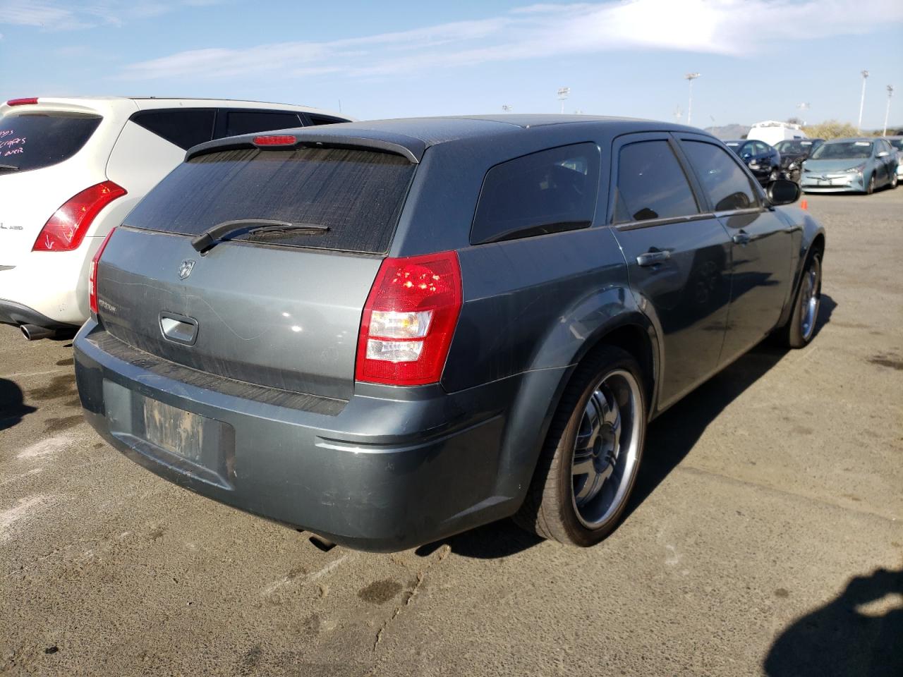 Photo 4 from auction – 2005 DODGE MAGNUM SE with VIN 2D4FV48T05H161682