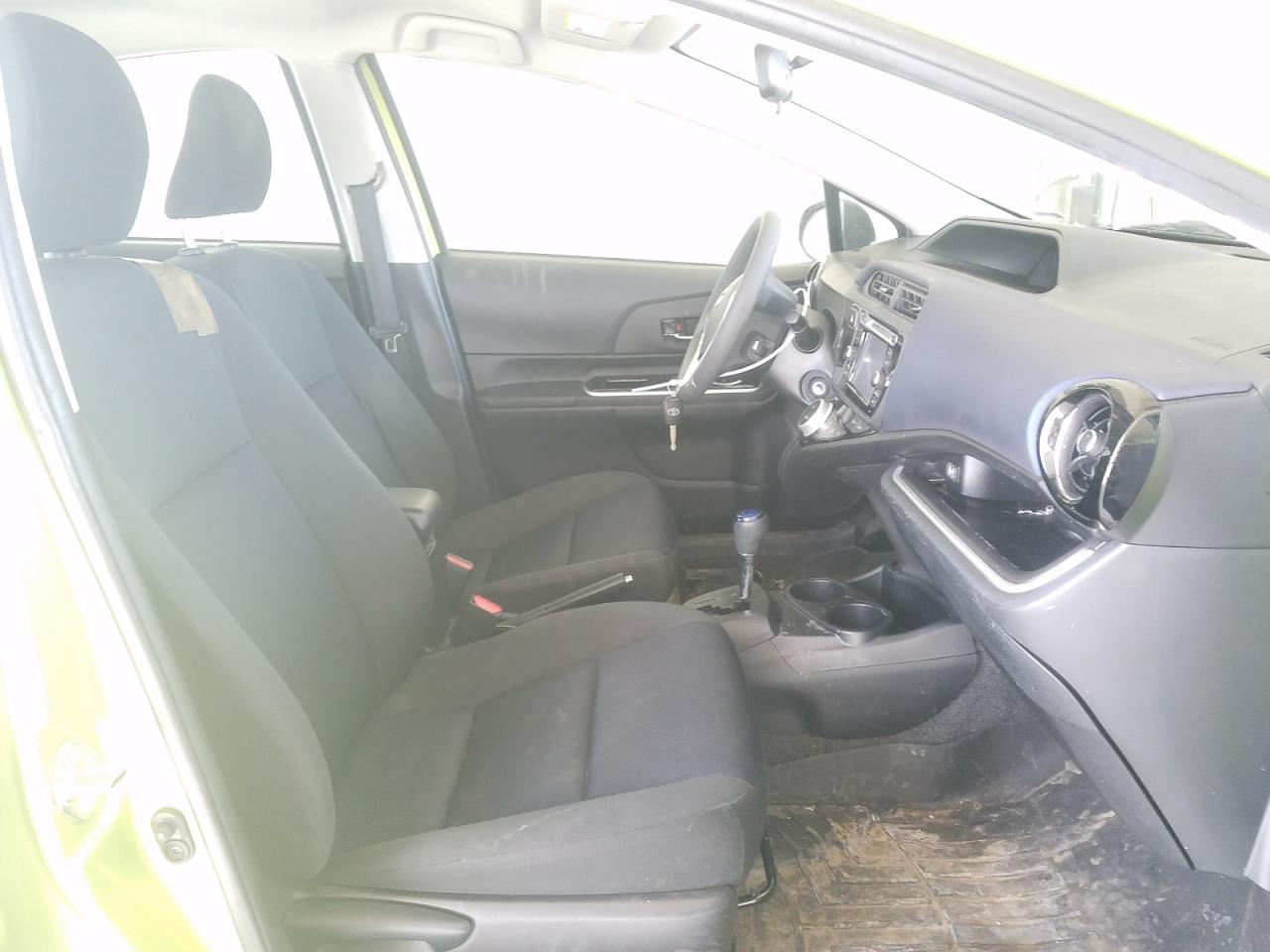 Photo 5 from auction – 2016 TOYOTA PRIUS C with VIN JTDKDTB31G1131870