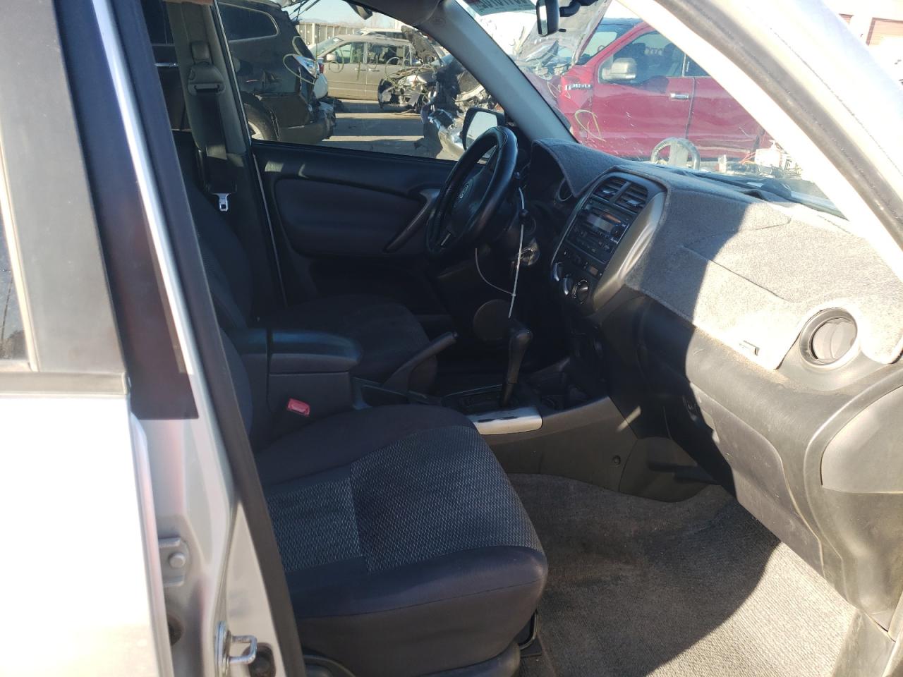 Photo 5 from auction – 2005 TOYOTA RAV4 with VIN JTEGD20V350049321