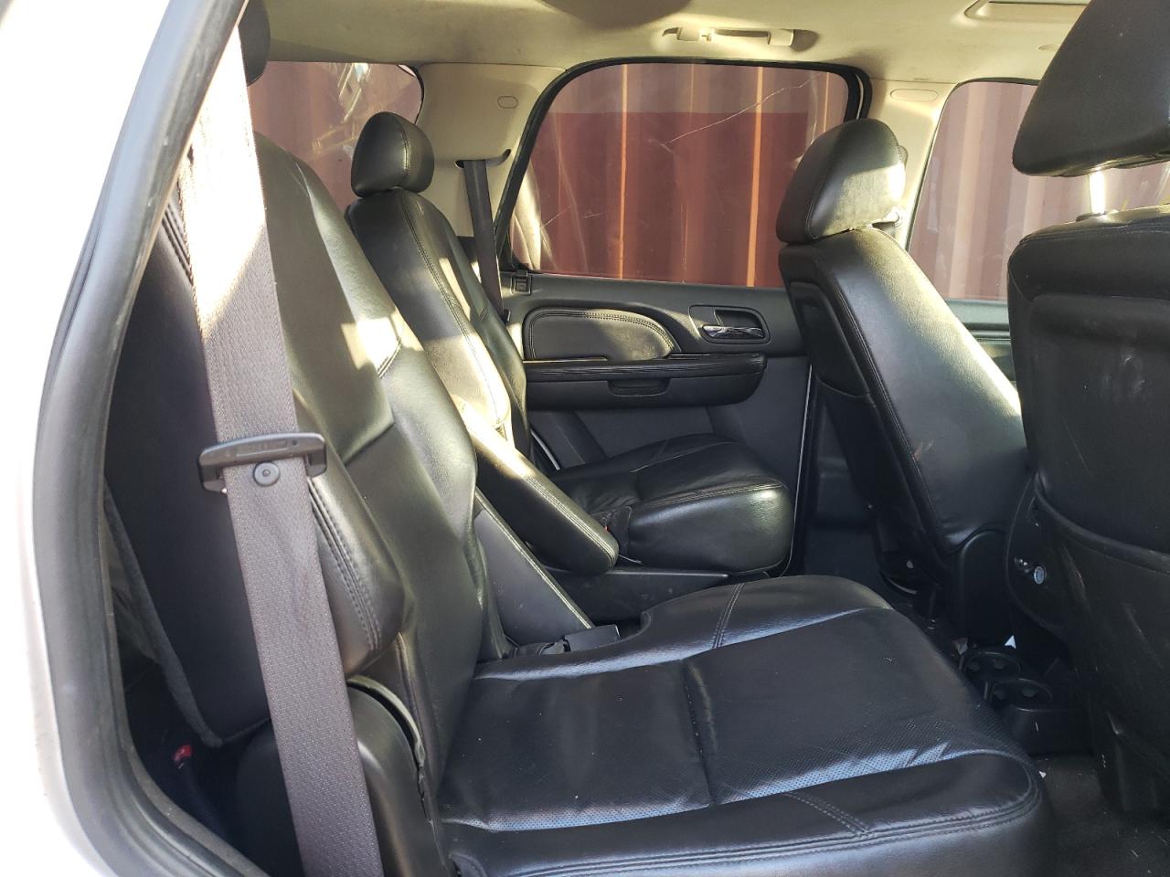 Photo 6 from auction – 2010 GMC YUKON DENA with VIN 1GKUKEEF1AR234560