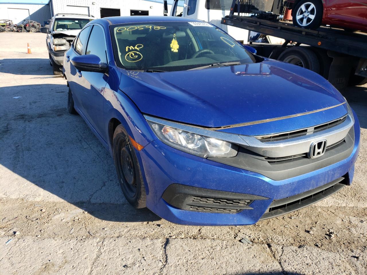 HONDA CIVIC 2018 with VIN 19XFC2F55JE005980 - Photo from auction