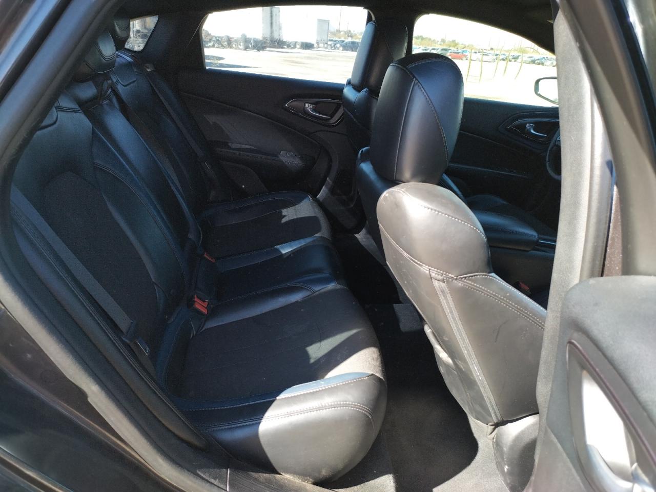 Photo 6 from auction – 2016 CHRYSLER 200 S with VIN 1C3CCCBB3GN129369