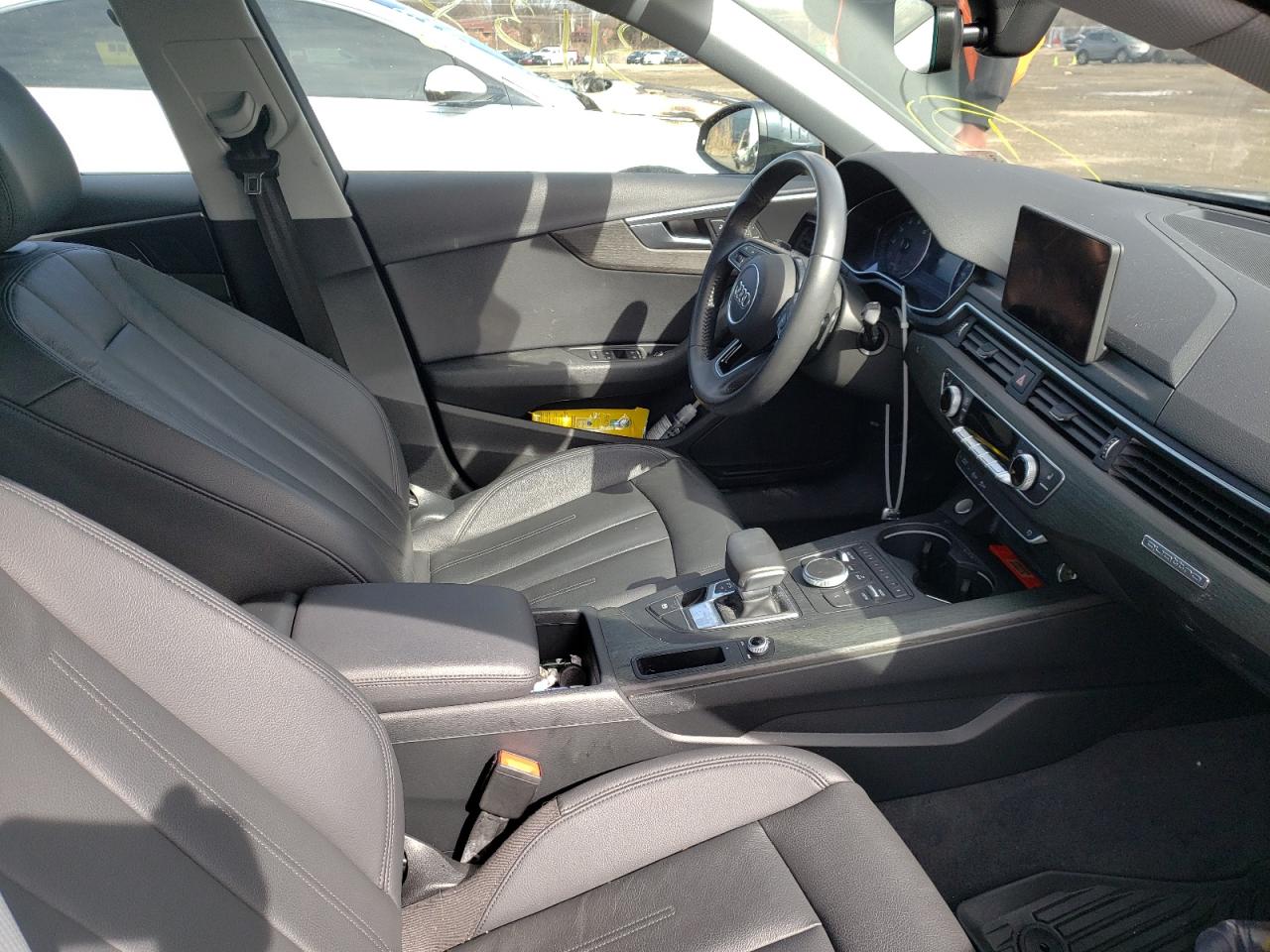 Photo 5 from auction – 2019 AUDI A4 PREMIUM with VIN WAUDNAF47KA051525