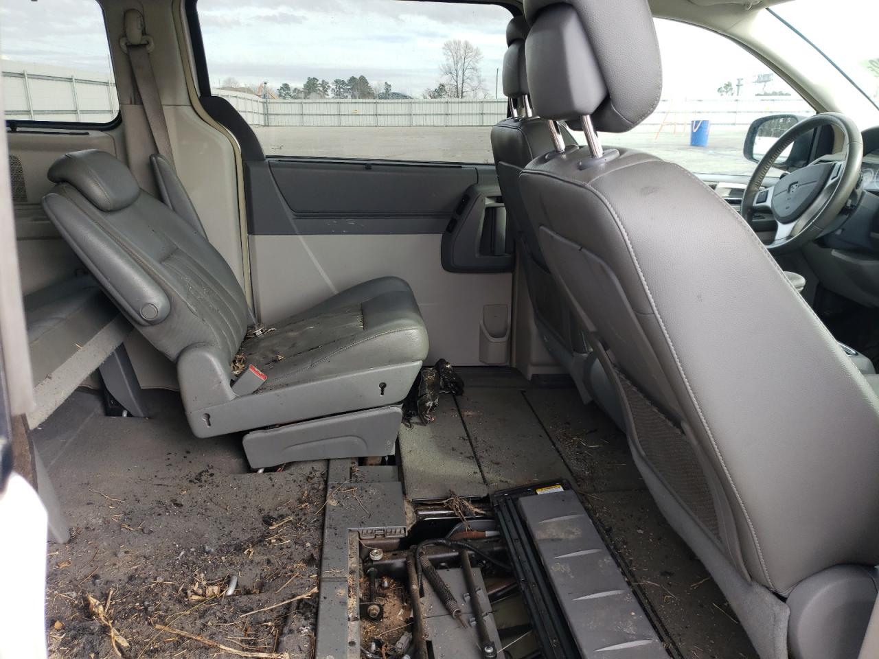 Photo 6 from auction – 2010 DODGE GRAND CARA with VIN 2D4RN5DX6AR430266