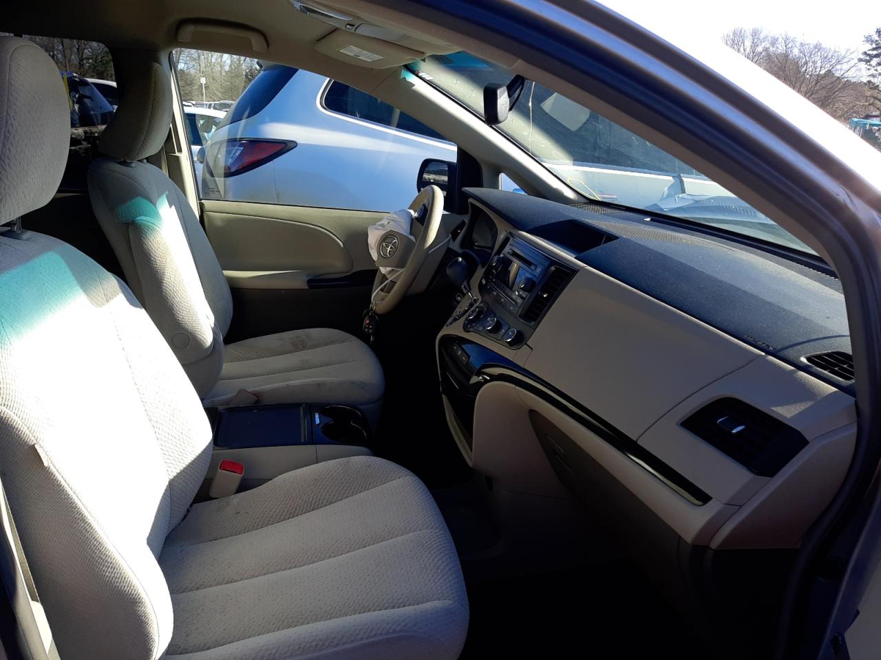Photo 5 from auction – 2012 TOYOTA SIENNA LE with VIN 5TDKK3DC5CS179601