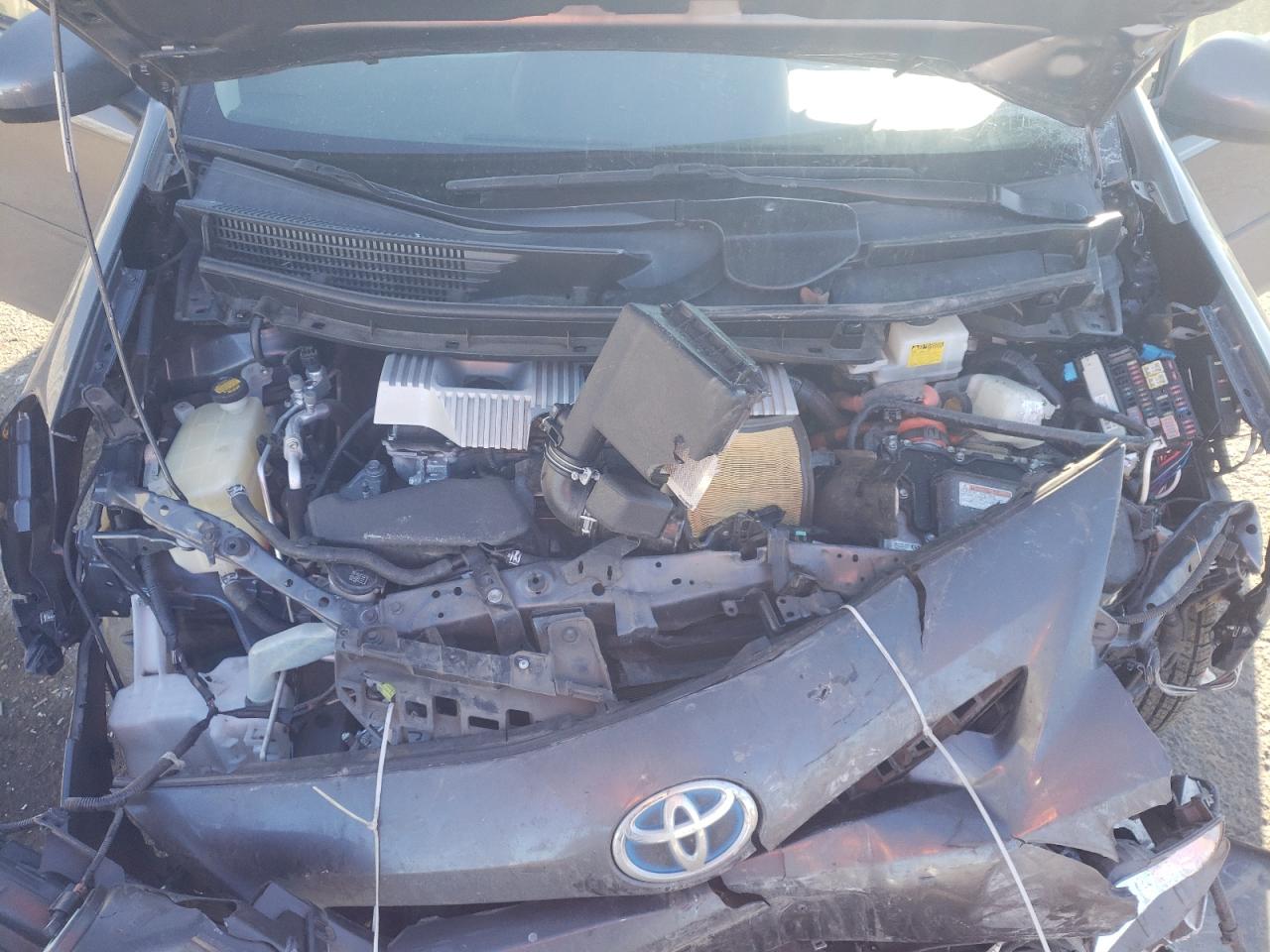 Photo 7 from auction – 2014 TOYOTA PRIUS V with VIN JTDZN3EU7E3302977
