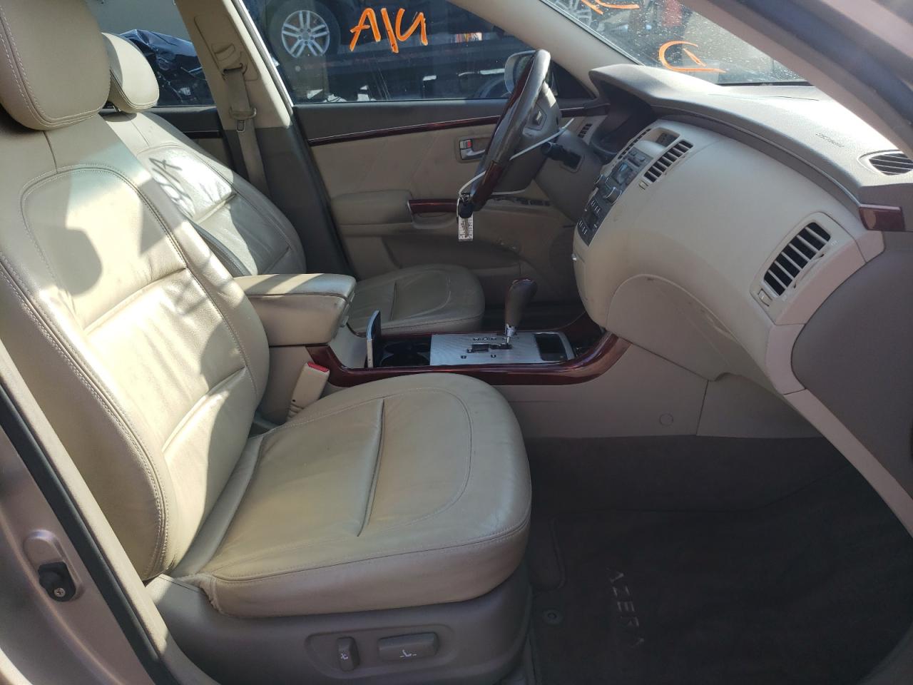 Photo 5 from auction – 2008 HYUNDAI AZERA SE with VIN KMHFC46F28A291395