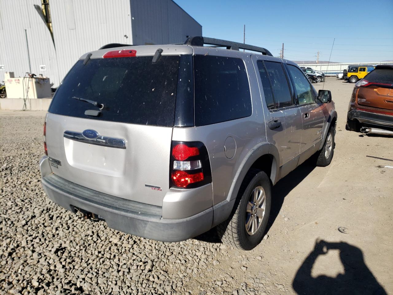 Photo 4 from auction – 2006 FORD EXPLORER X with VIN 1FMEU73E06UA92136
