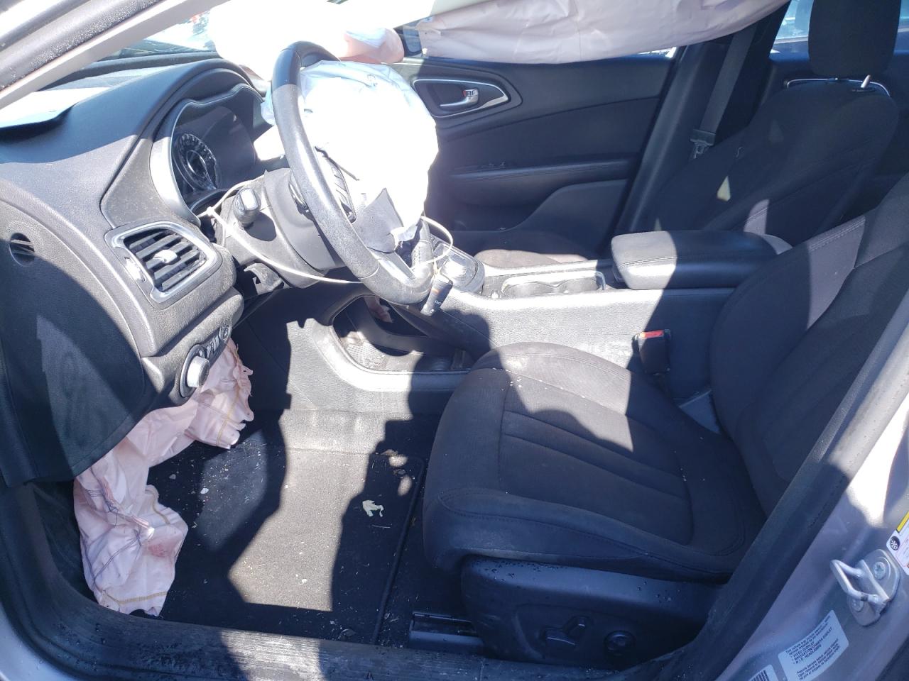 Photo 5 from auction – 2015 CHRYSLER 200 LIMITE with VIN 1C3CCCAB9FN724470