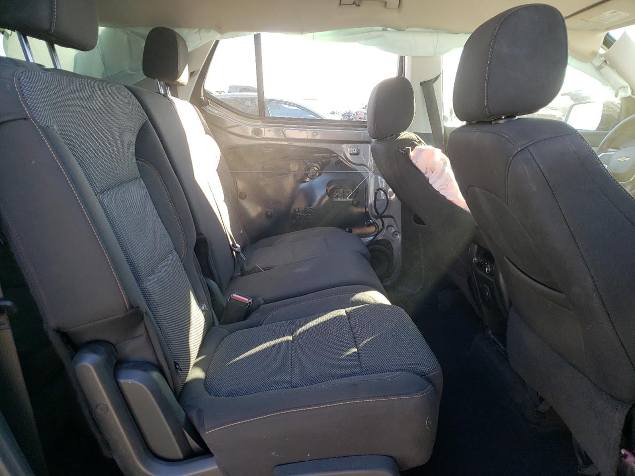 Photo 6 from auction – 2020 CHEVROLET TRAVERSE L with VIN 1GNERFKW1LJ138037