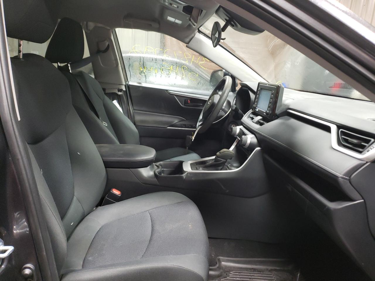Photo 5 from auction – 2020 TOYOTA RAV4 LE with VIN 2T3F1RFV1LC079873