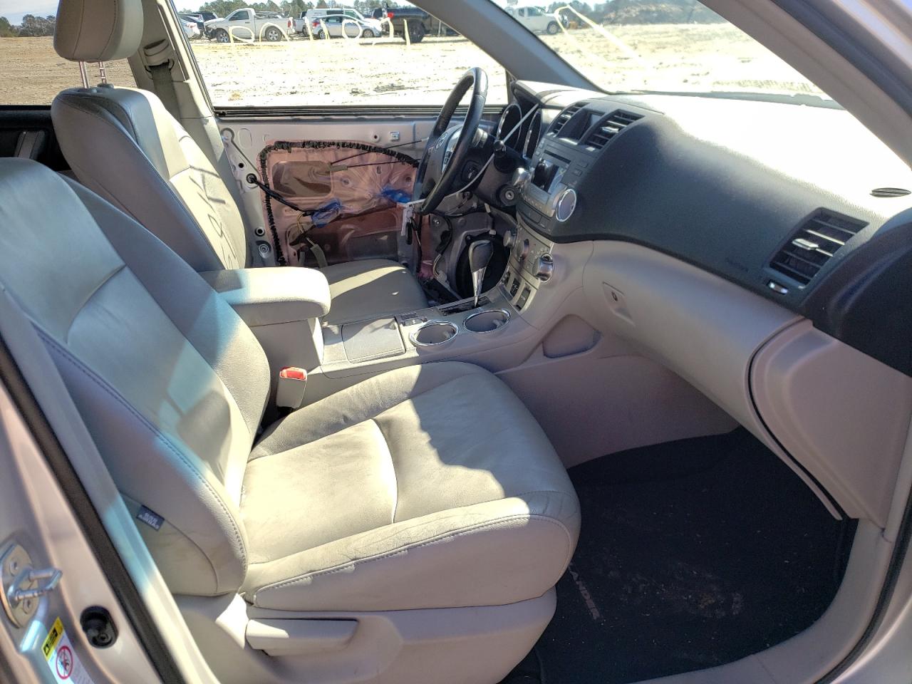 Photo 5 from auction – 2011 TOYOTA HIGHLANDER with VIN 5TDZK3EH0BS049183