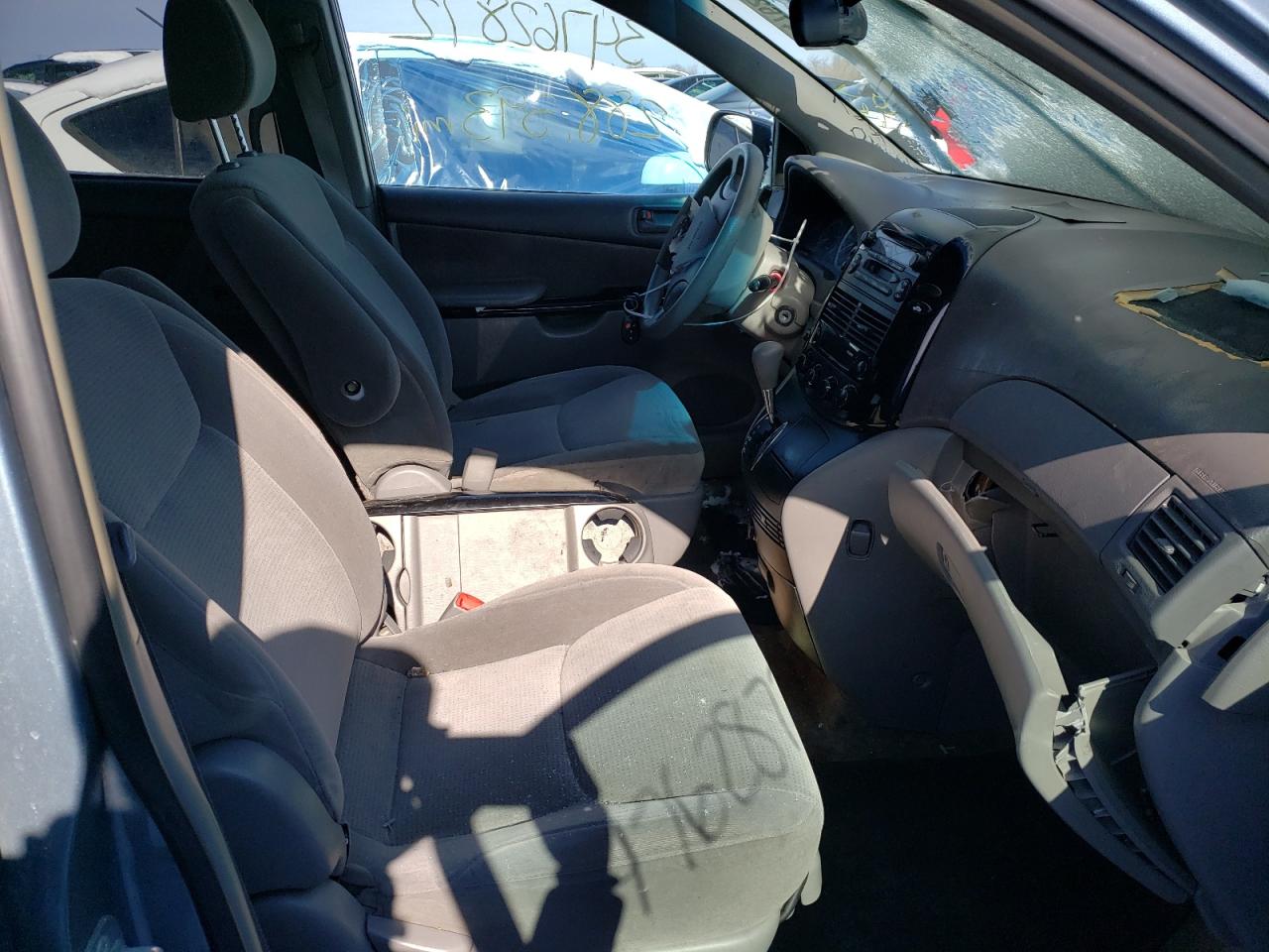 Photo 5 from auction – 2005 TOYOTA SIENNA CE with VIN 5TDZA23C85S236695