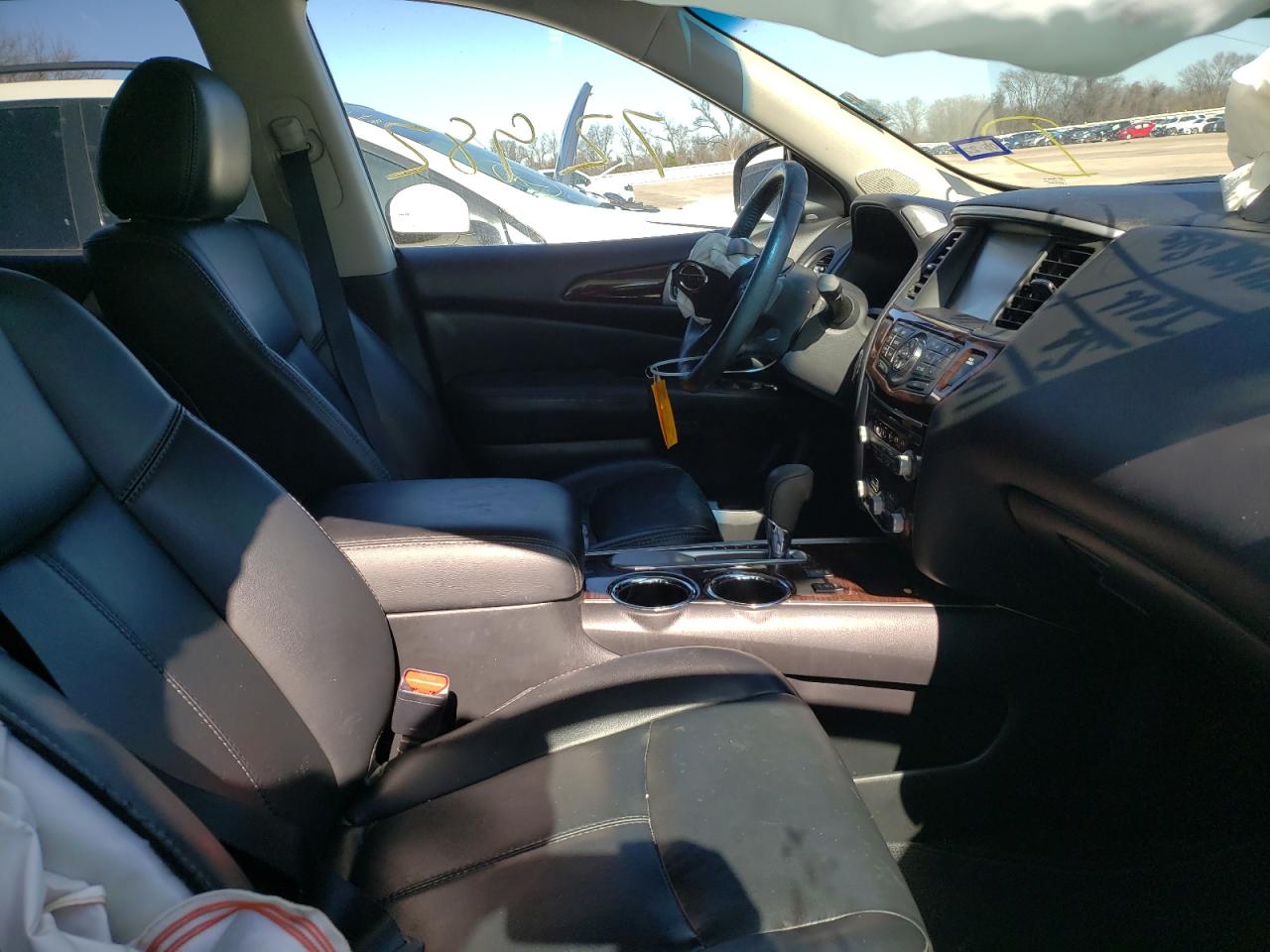 Photo 5 from auction – 2016 NISSAN PATHFINDER with VIN 5N1AR2MN0GC666159