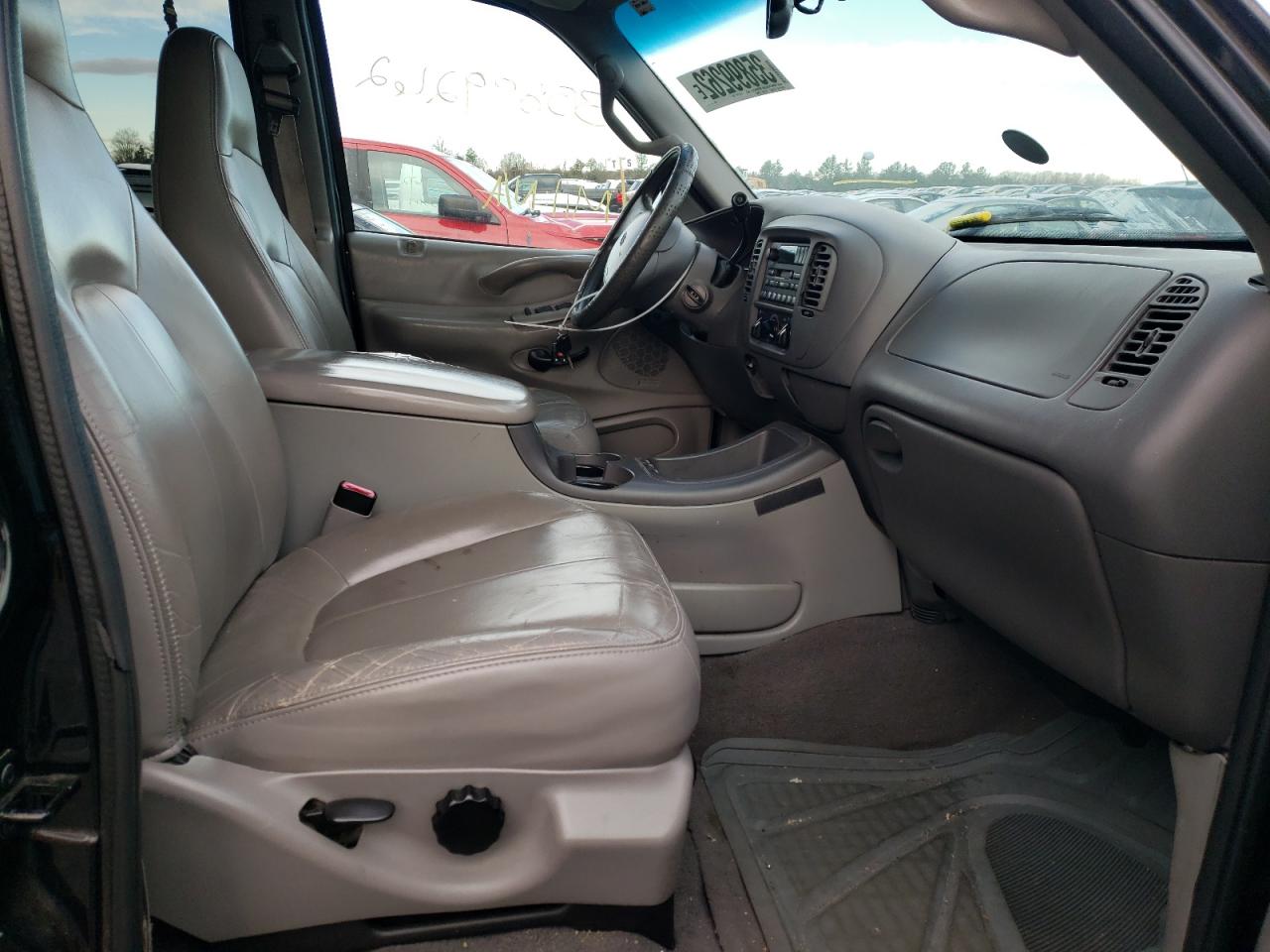 Photo 5 from auction – 2000 FORD EXPEDITION with VIN 1FMRU1564YLB15852