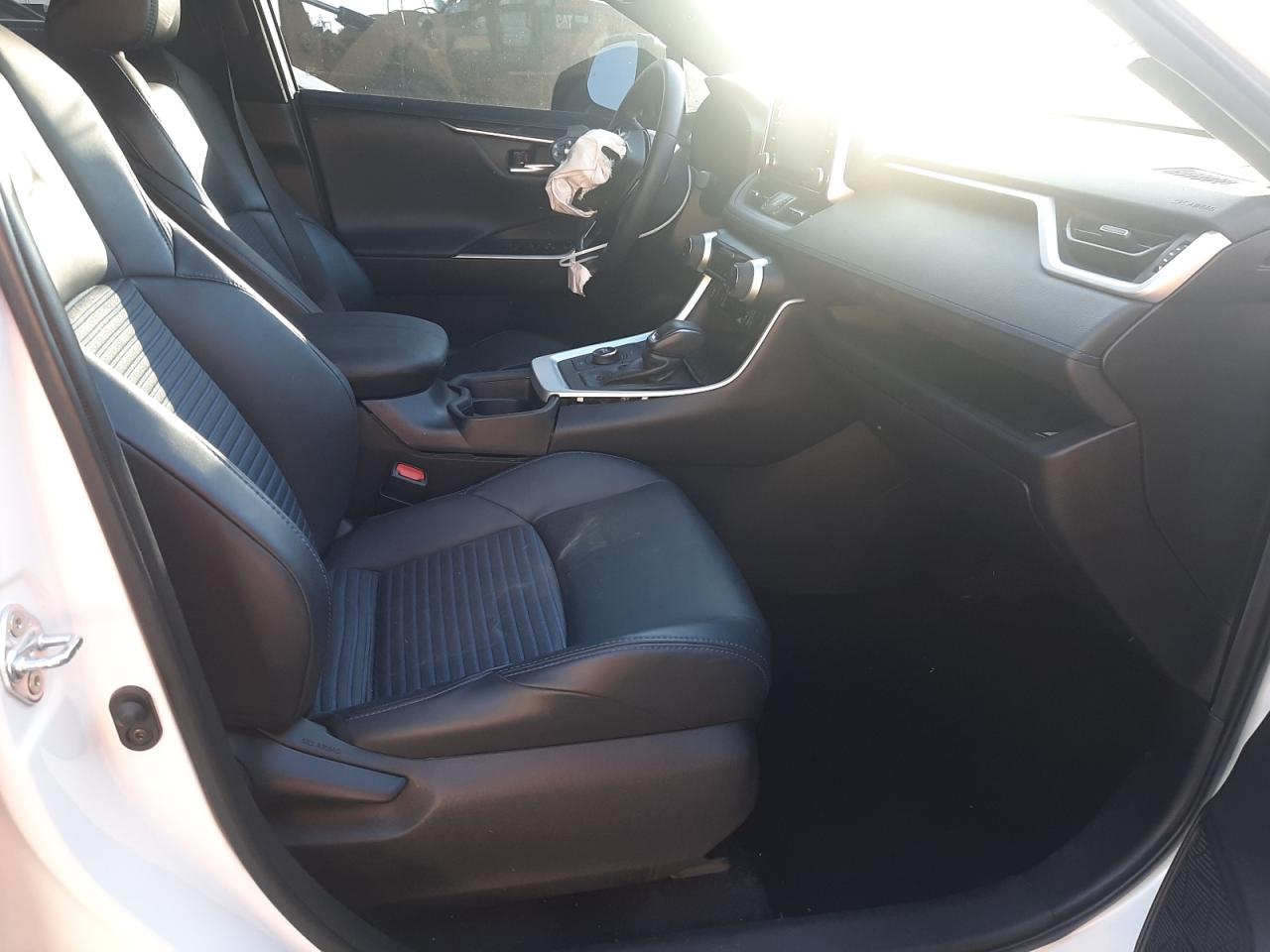 Photo 5 from auction – 2020 TOYOTA RAV4 with VIN 4T3EWRFV1LU009754