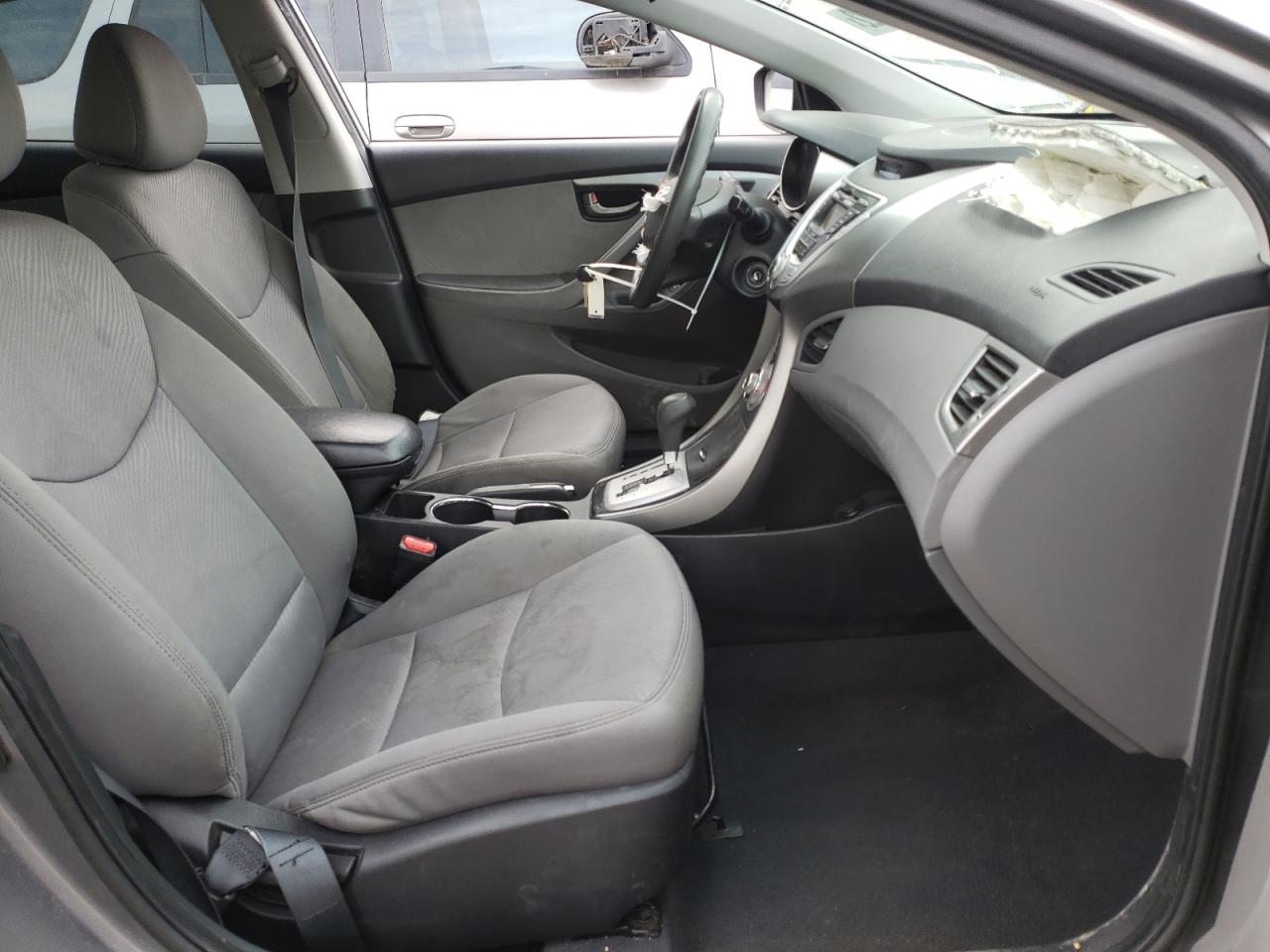Photo 5 from auction – 2011 HYUNDAI ELANTRA GL with VIN 5NPDH4AE2BH054417