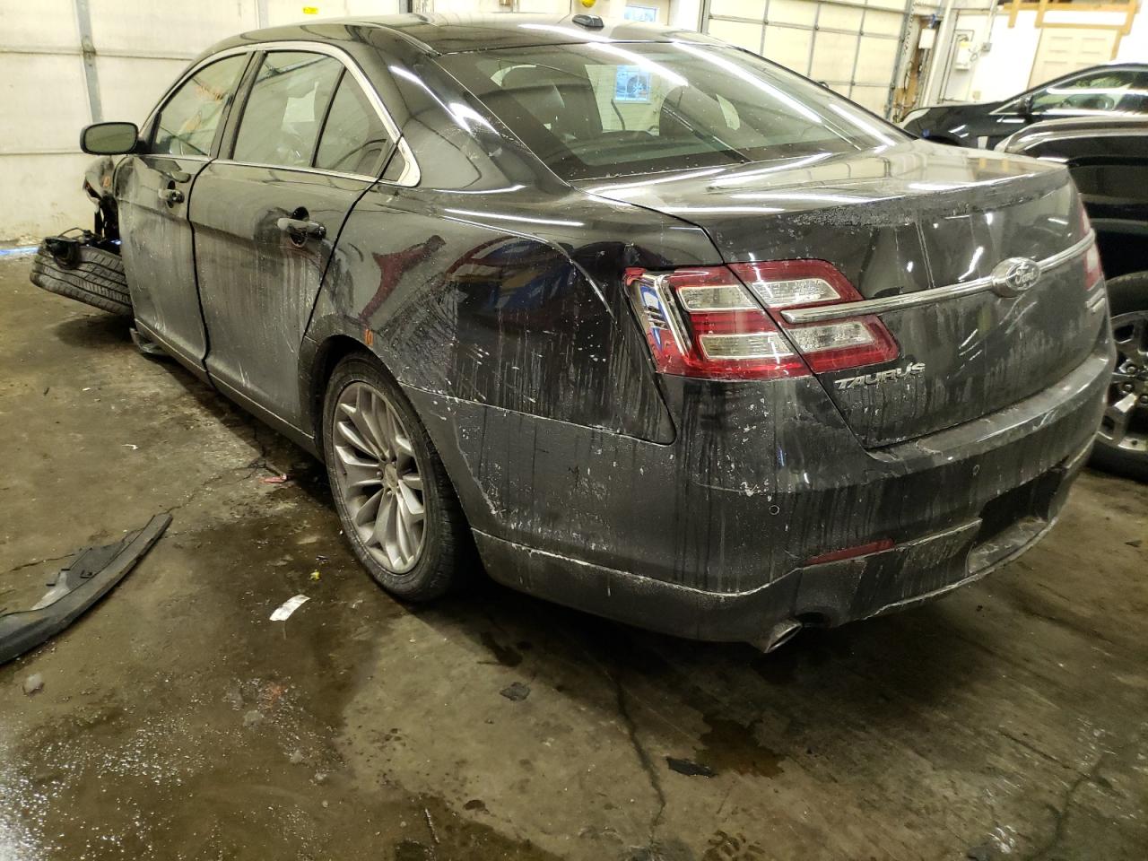 Photo 3 from auction – 2015 FORD TAURUS LIM with VIN 1FAHP2F82FG127703