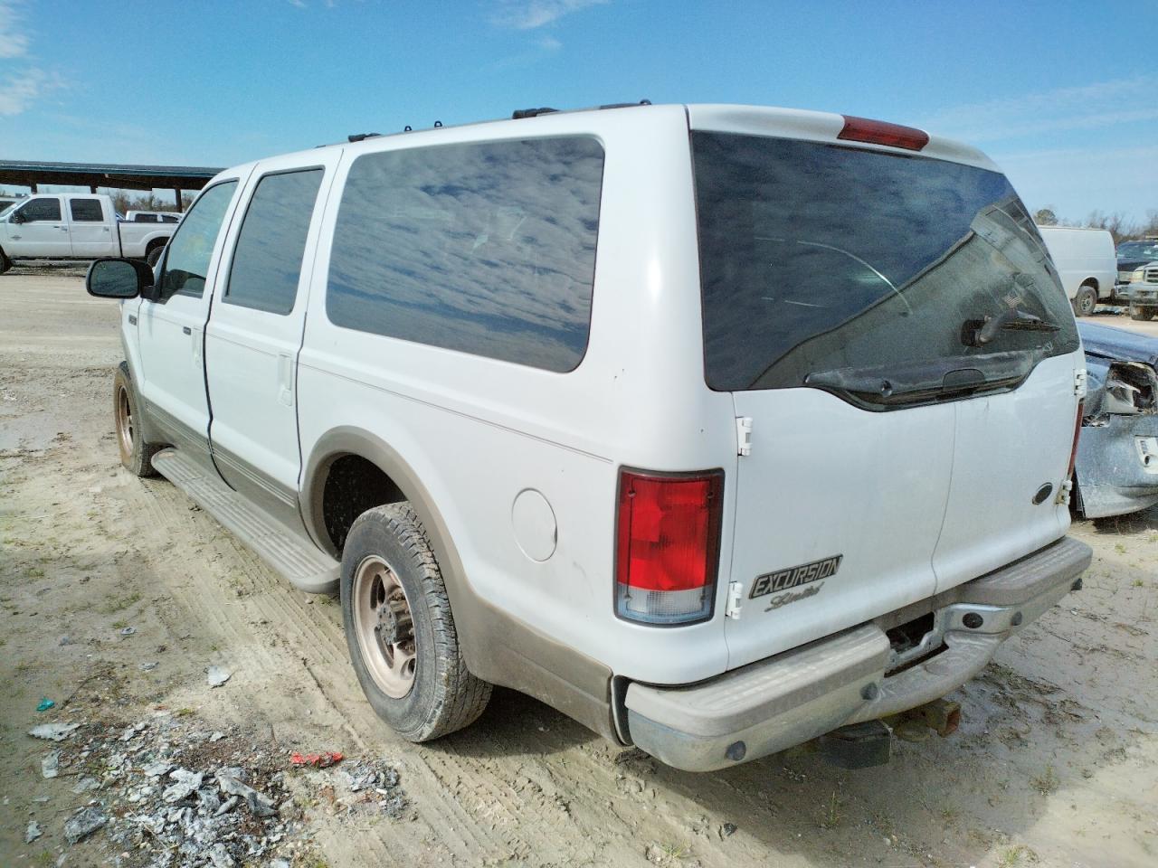 Photo 3 from auction – 2001 FORD EXCURSION with VIN 1FMNU42FX1EB10234