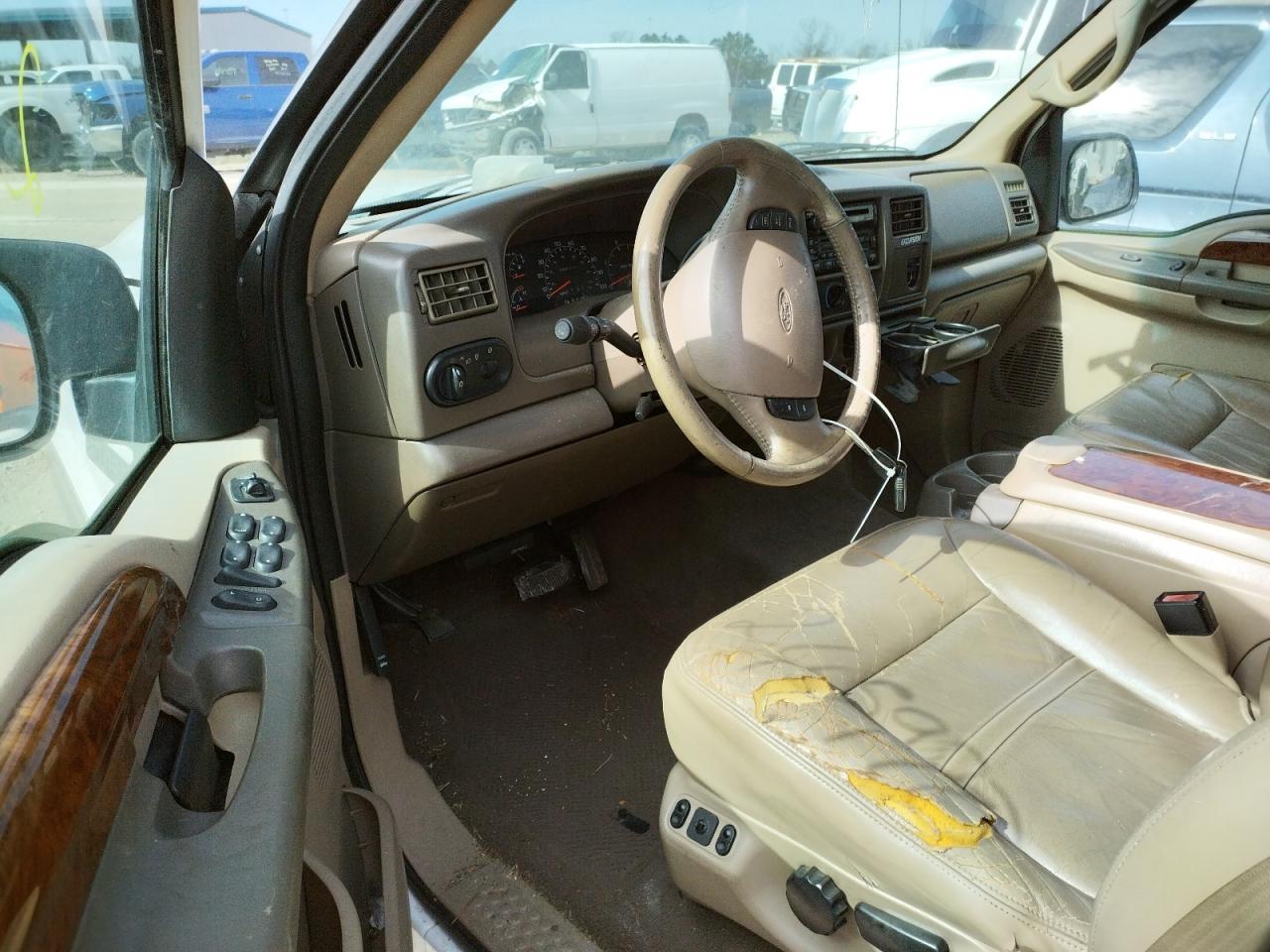 Photo 9 from auction – 2001 FORD EXCURSION with VIN 1FMNU42FX1EB10234