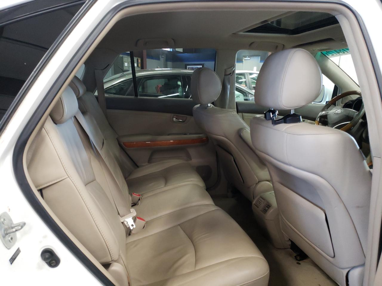 صورة رقم 6 من المزاد - 2007 LEXUS RX 350 مع VIN 2T2HK31U37C003499