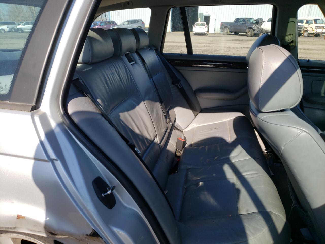Photo 6 from auction – 2000 BMW 323I with VIN WBAAR3342YJM01028