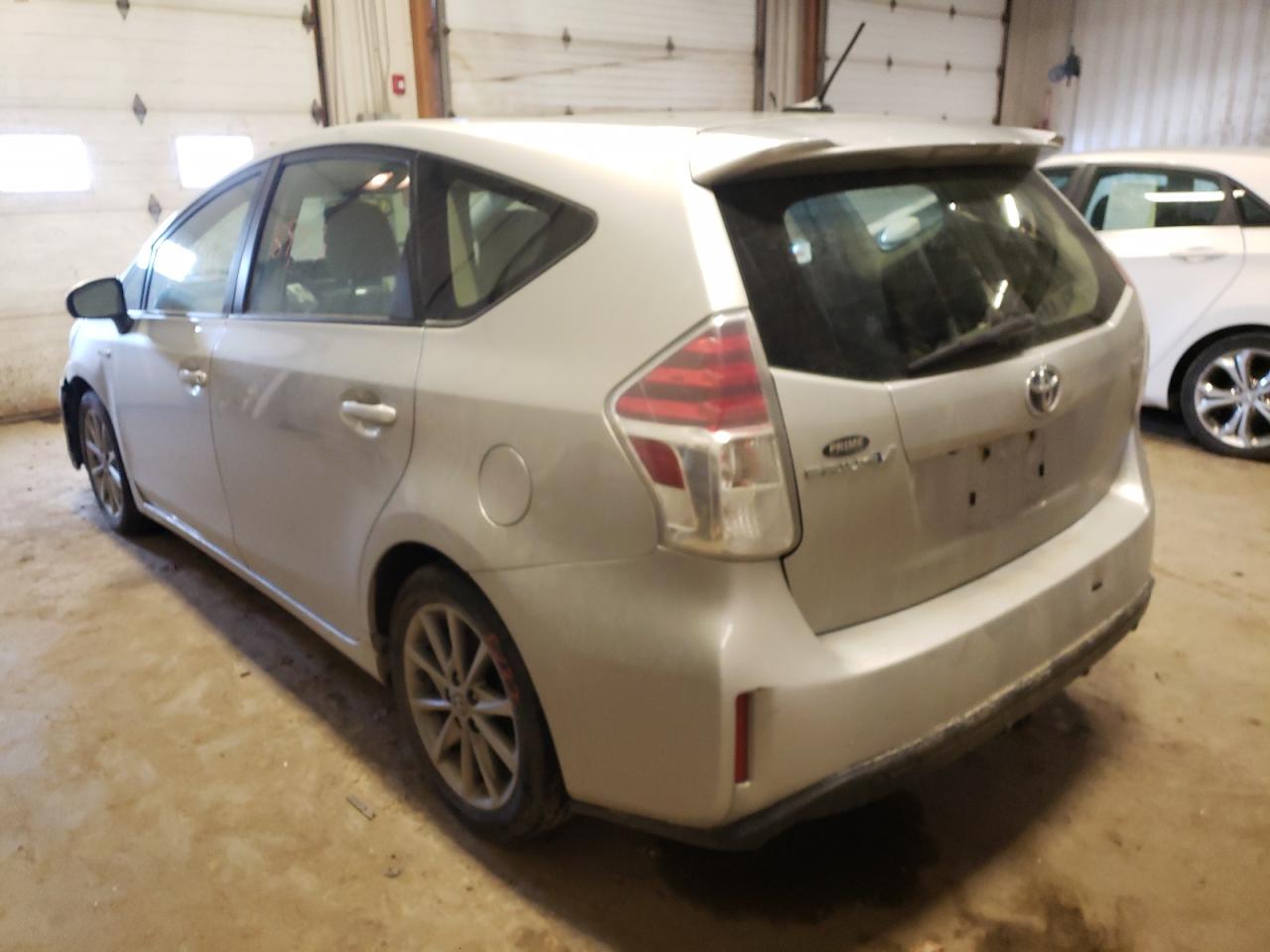 Photo 3 from auction – 2015 TOYOTA PRIUS V with VIN JTDZN3EU1FJ036644