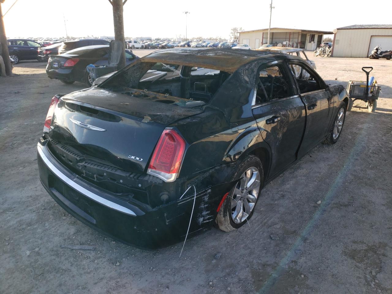 Photo 4 from auction – 2017 CHRYSLER 300 LIMITE with VIN 2C3CCARG8HH577817