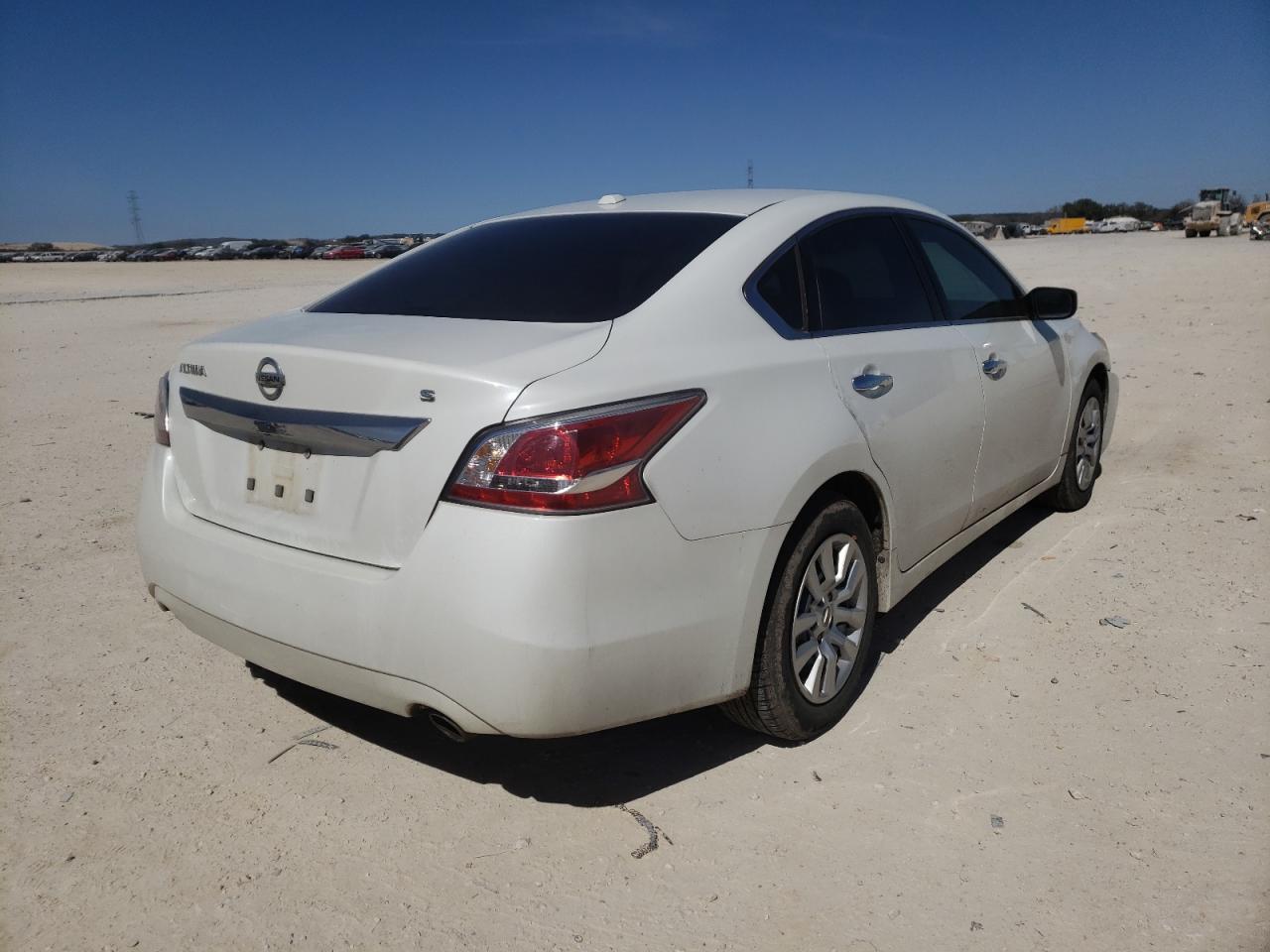 Photo 4 from auction – 2015 NISSAN ALTIMA 2.5 with VIN 1N4AL3AP2FN346268