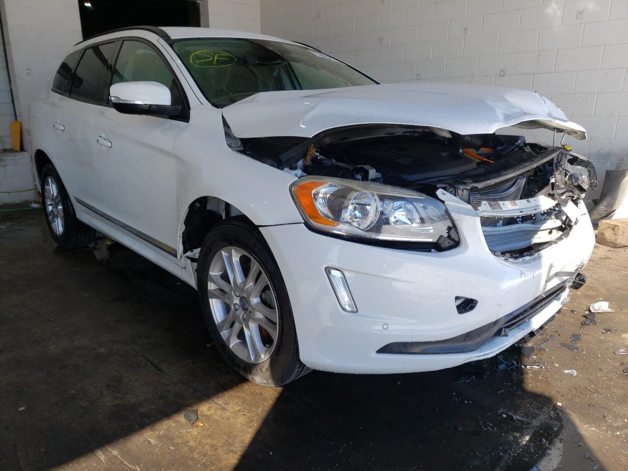 VOLVO XC60 T5 2016 with VIN YV440MDJXG2924825 - Photo from auction