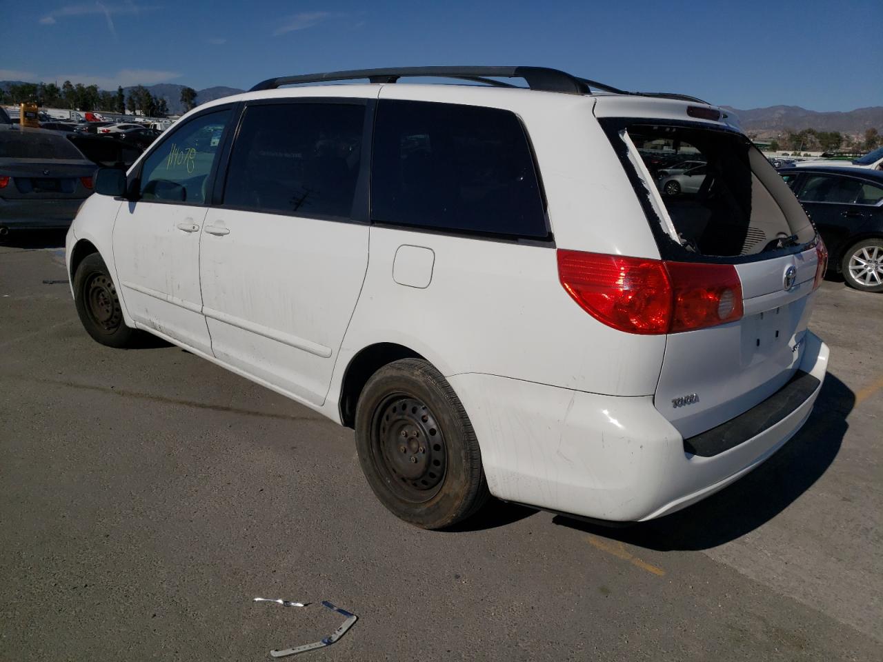 Photo 3 from auction – 2010 TOYOTA SIENNA CE with VIN 5TDKK4CC3AS336403