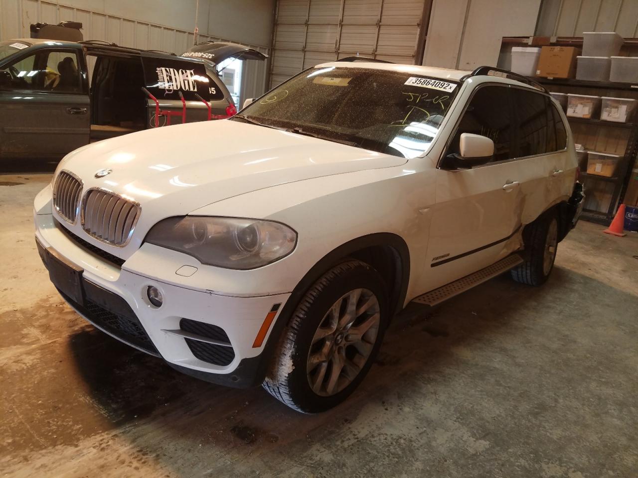 Photo 2 from auction – 2013 BMW X5 XDRIVE3 with VIN 5UXZV4C58D0B21079