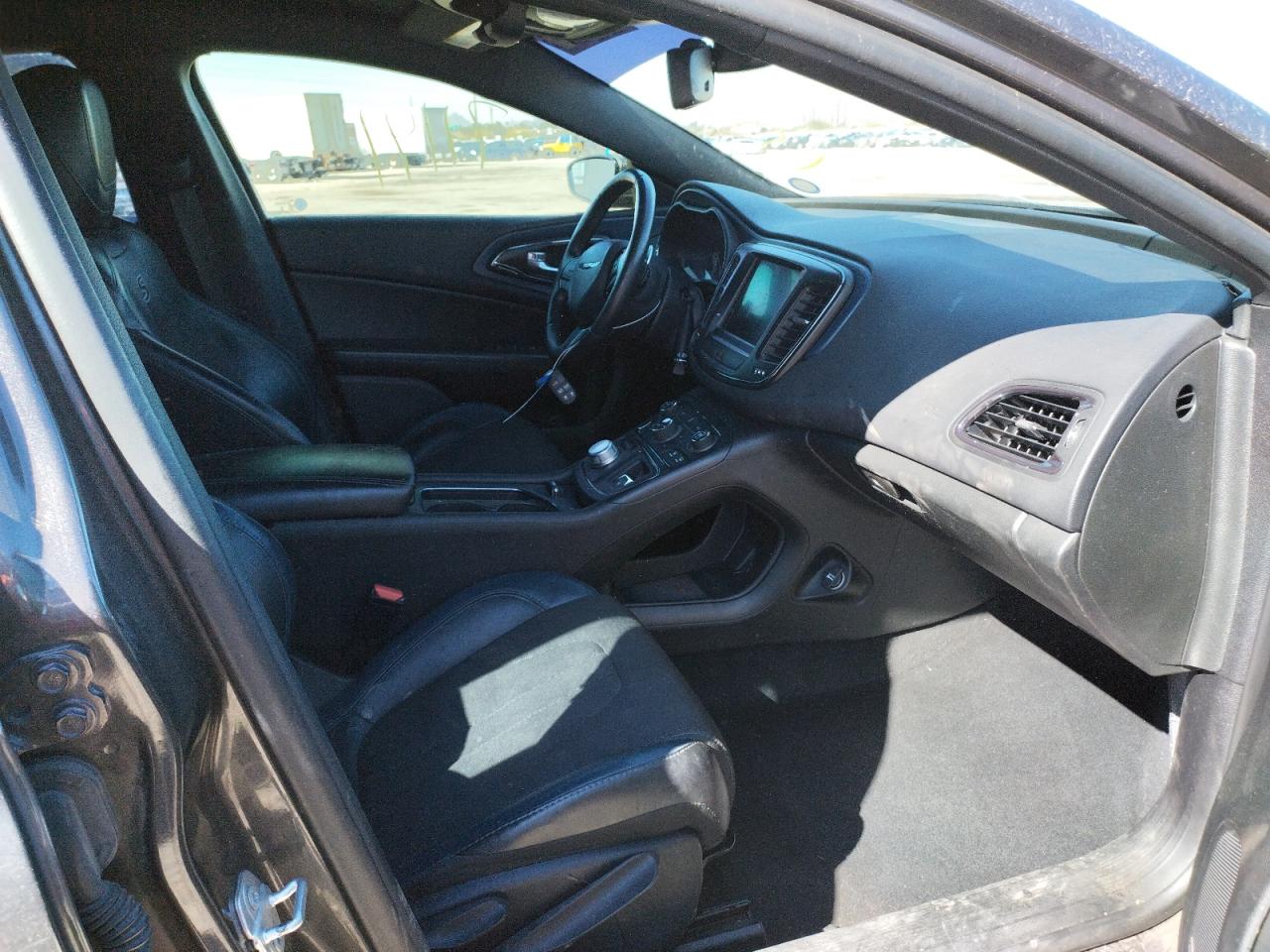 Photo 5 from auction – 2016 CHRYSLER 200 S with VIN 1C3CCCBB3GN129369