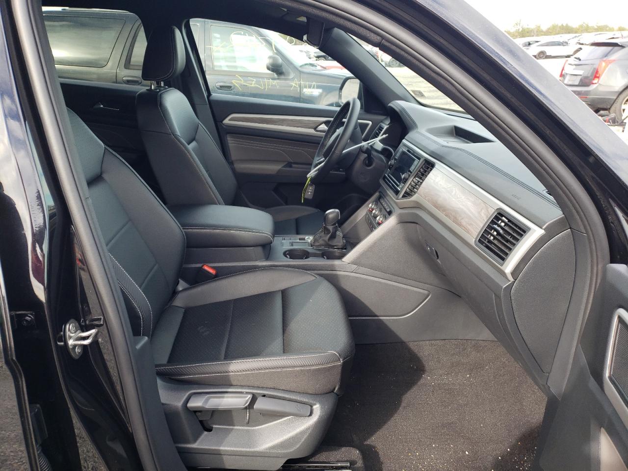 Photo 5 from auction – 2022 VOLKSWAGEN ATLAS CROS with VIN 1V2DC2CA6NC207540