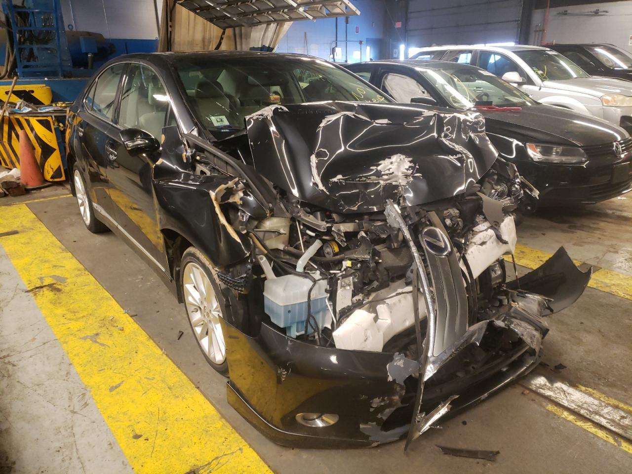 LEXUS HS 2010 with VIN JTHBB1BA0A2007310 - Photo from auction