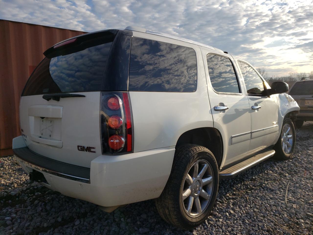 Photo 4 from auction – 2010 GMC YUKON DENA with VIN 1GKUKEEF1AR234560