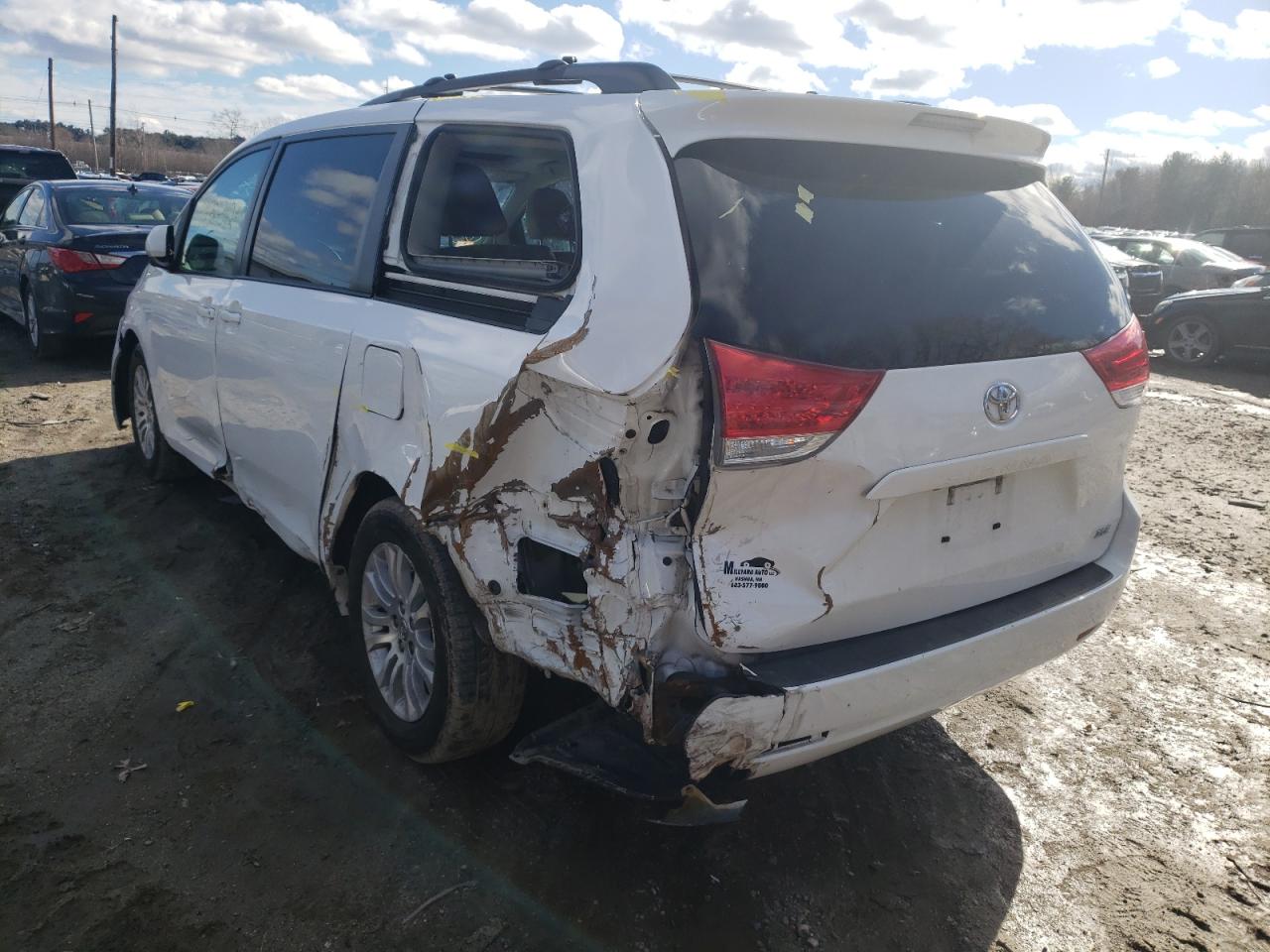 Photo 3 from auction – 2013 TOYOTA SIENNA XLE with VIN 5TDYK3DC6DS325919