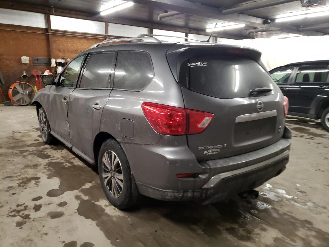Photo 3 from auction – 2018 NISSAN PATHFINDER with VIN 5N1DR2MM0JC664519