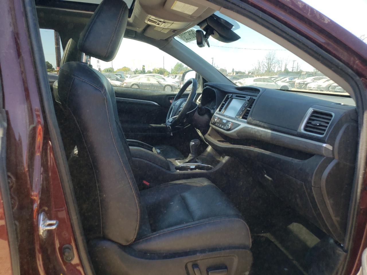 Foto 5 de la subasta – 2019 TOYOTA HIGHLANDER con VIN 5TDDGRFH3KS060417