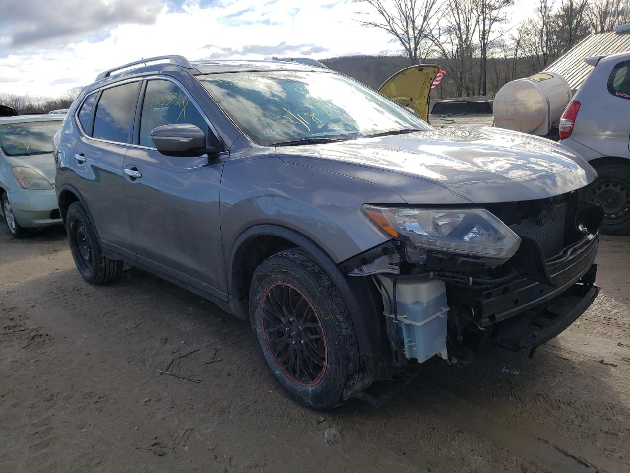 NISSAN ROGUE S 2015 with VIN KNMAT2MV6FP585356 - Photo from auction