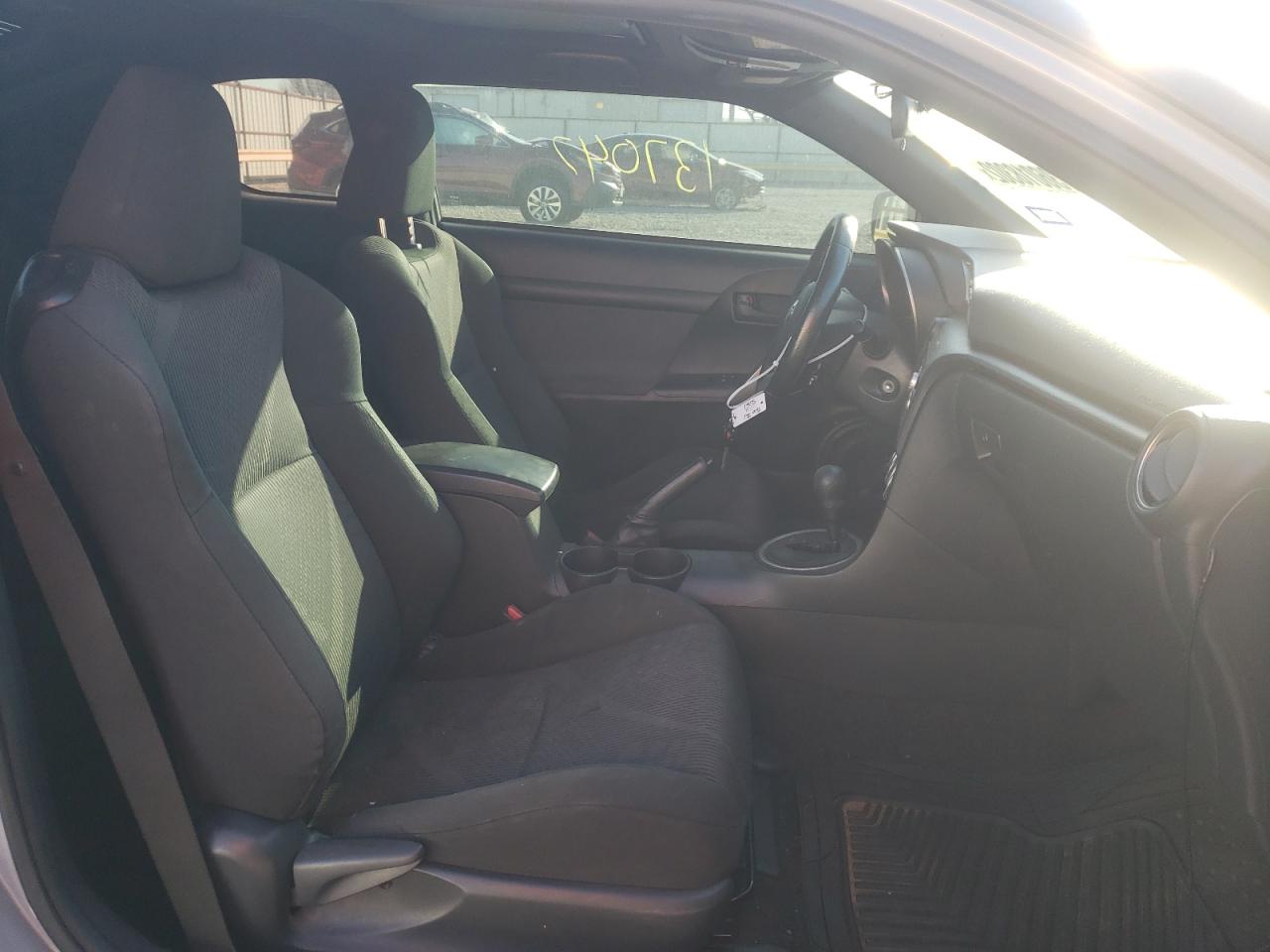 Photo 5 from auction – 2011 TOYOTA SCION TC with VIN JTKJF5C77B3008857