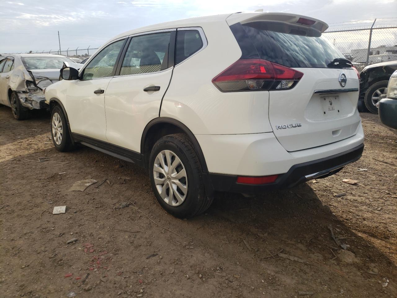 Photo 3 from auction – 2018 NISSAN ROGUE S with VIN KNMAT2MT4JP576484