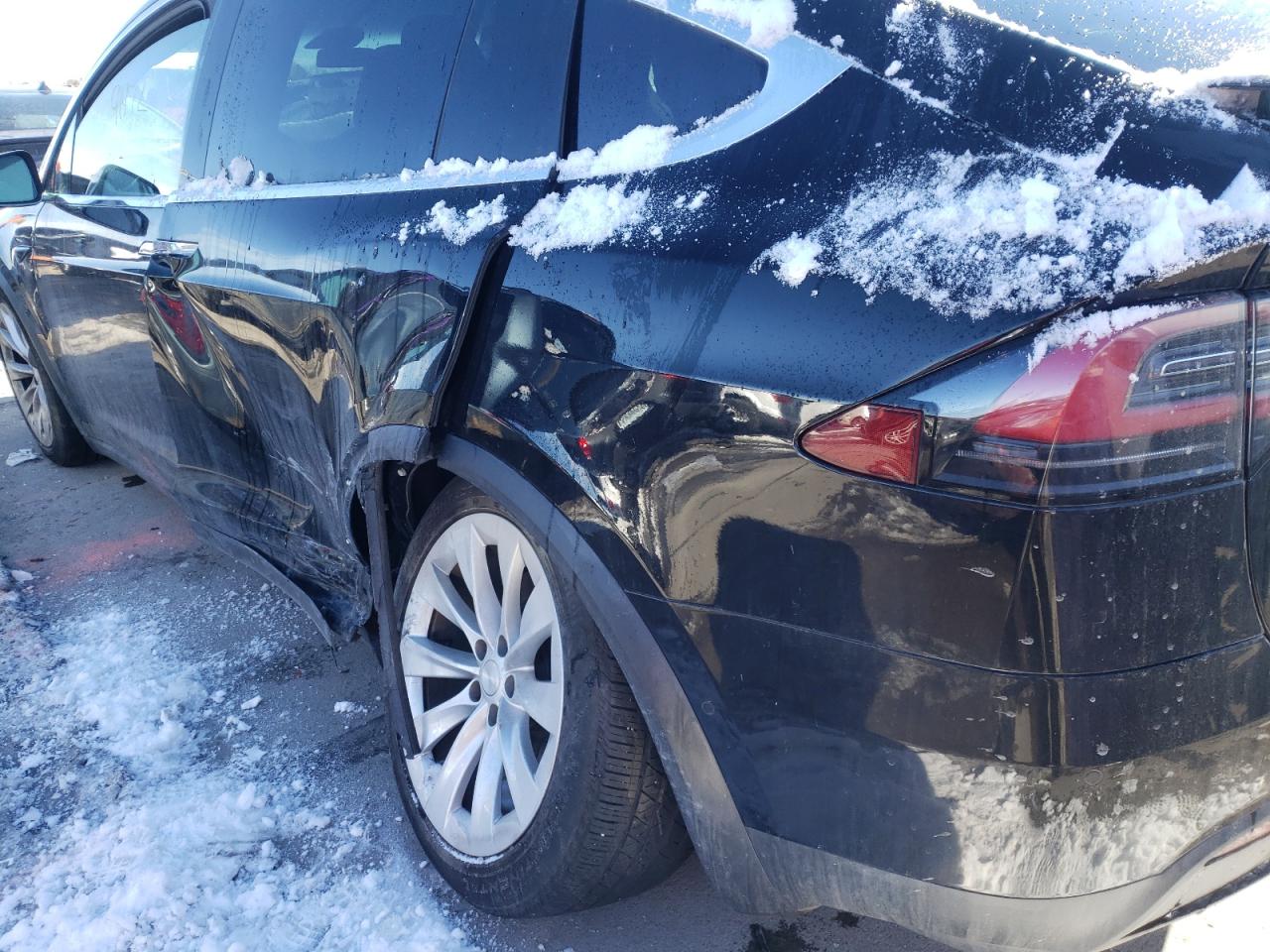 Photo 9 from auction – 2017 TESLA MODEL X with VIN 5YJXCBE24HF066561