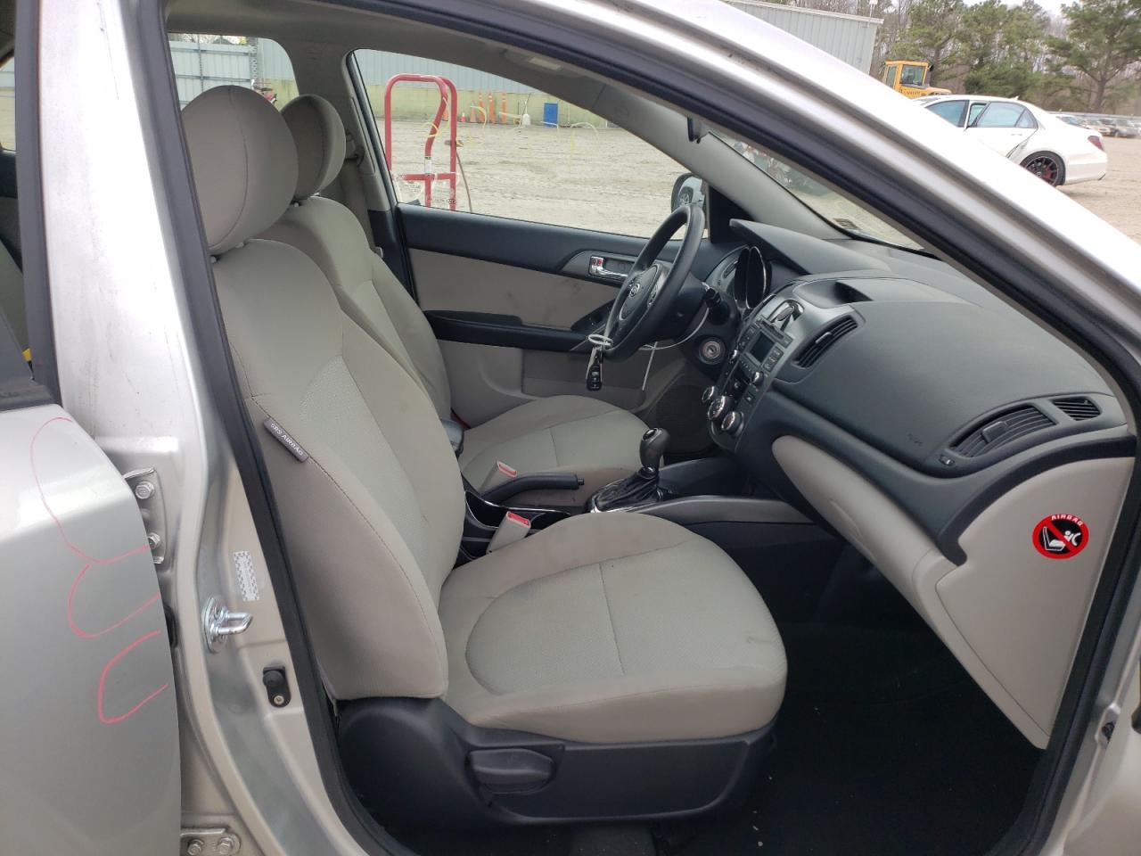 Photo 5 from auction – 2013 KIA FORTE EX with VIN KNAFU5A22D5692988