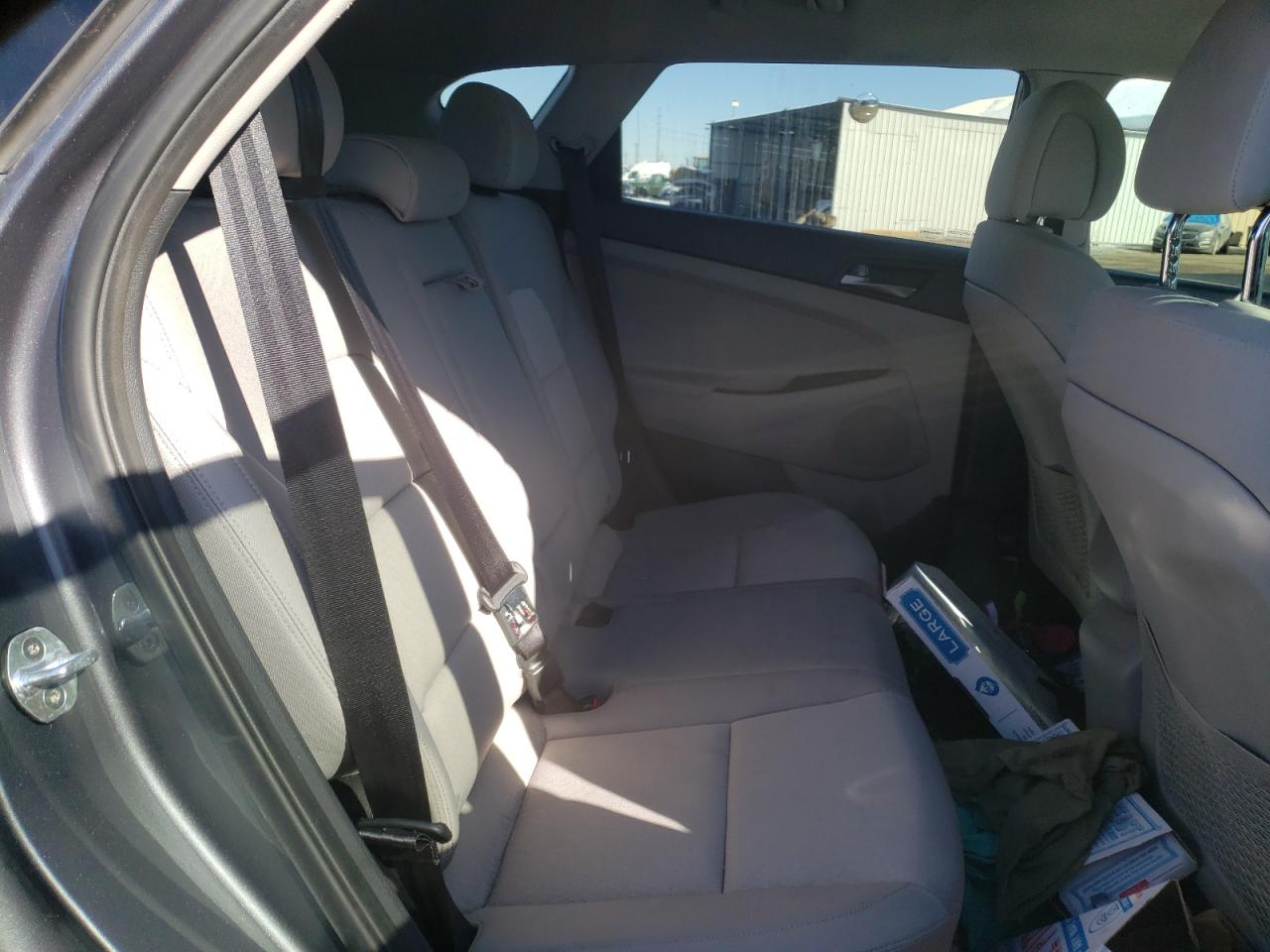 Photo 6 from auction – 2017 HYUNDAI TUCSON LIM with VIN KM8J33A4XHU528563