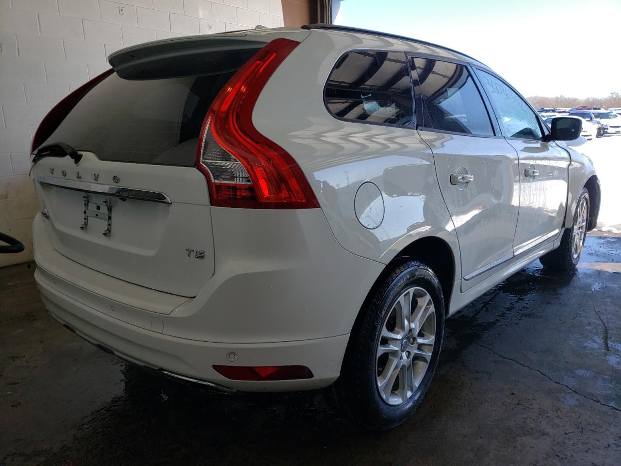 Photo 4 from auction – 2016 VOLVO XC60 T5 with VIN YV440MDJXG2924825