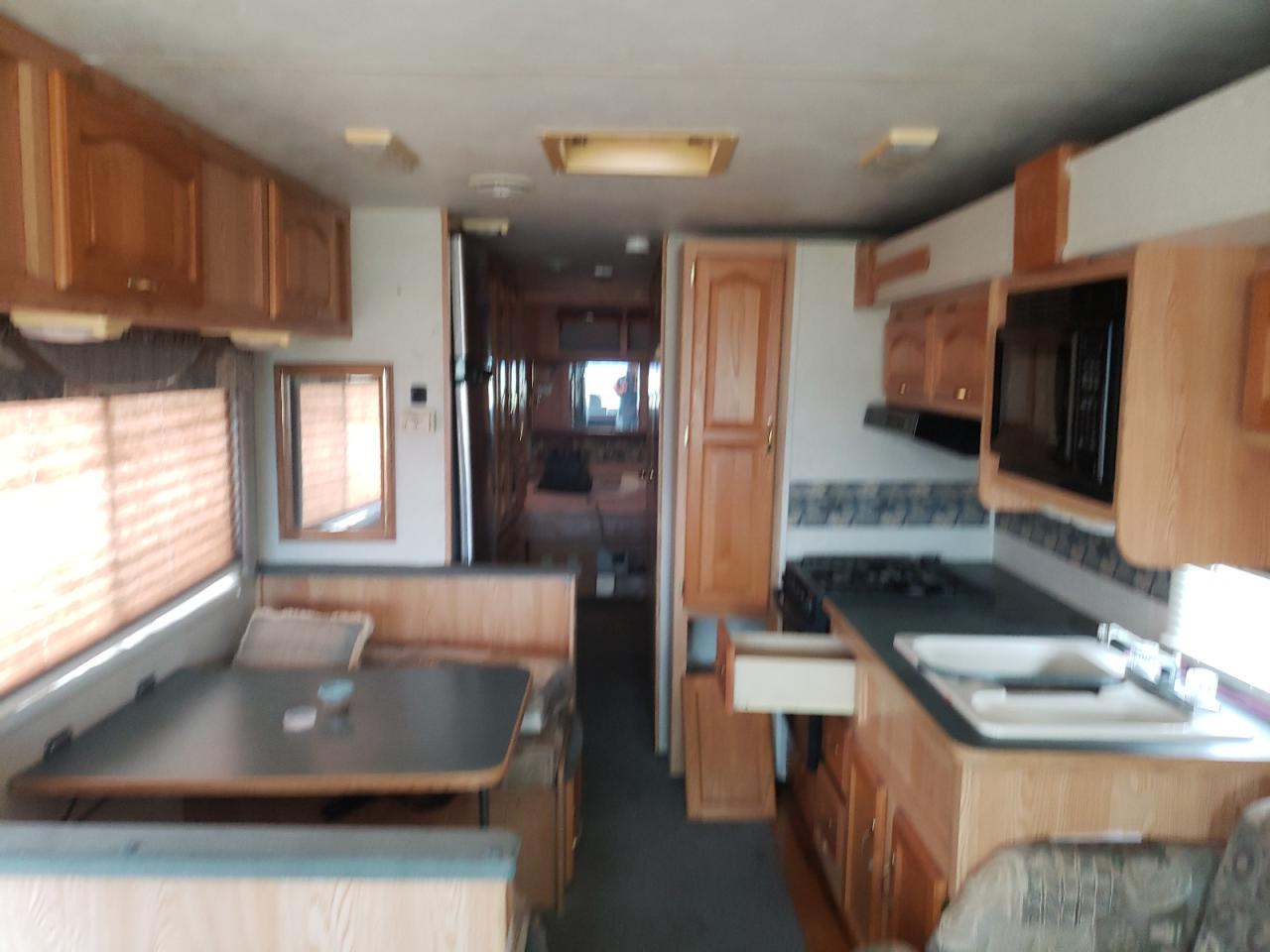 Photo 6 from auction – 2000 WORKHORSE CUSTOM CHASSIS MOTORHOME with VIN 5B4LP37JXY3316319